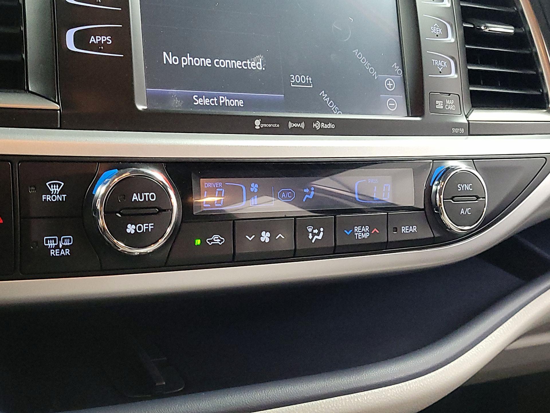 Thumbnail: 2016 Toyota Highlander - 15