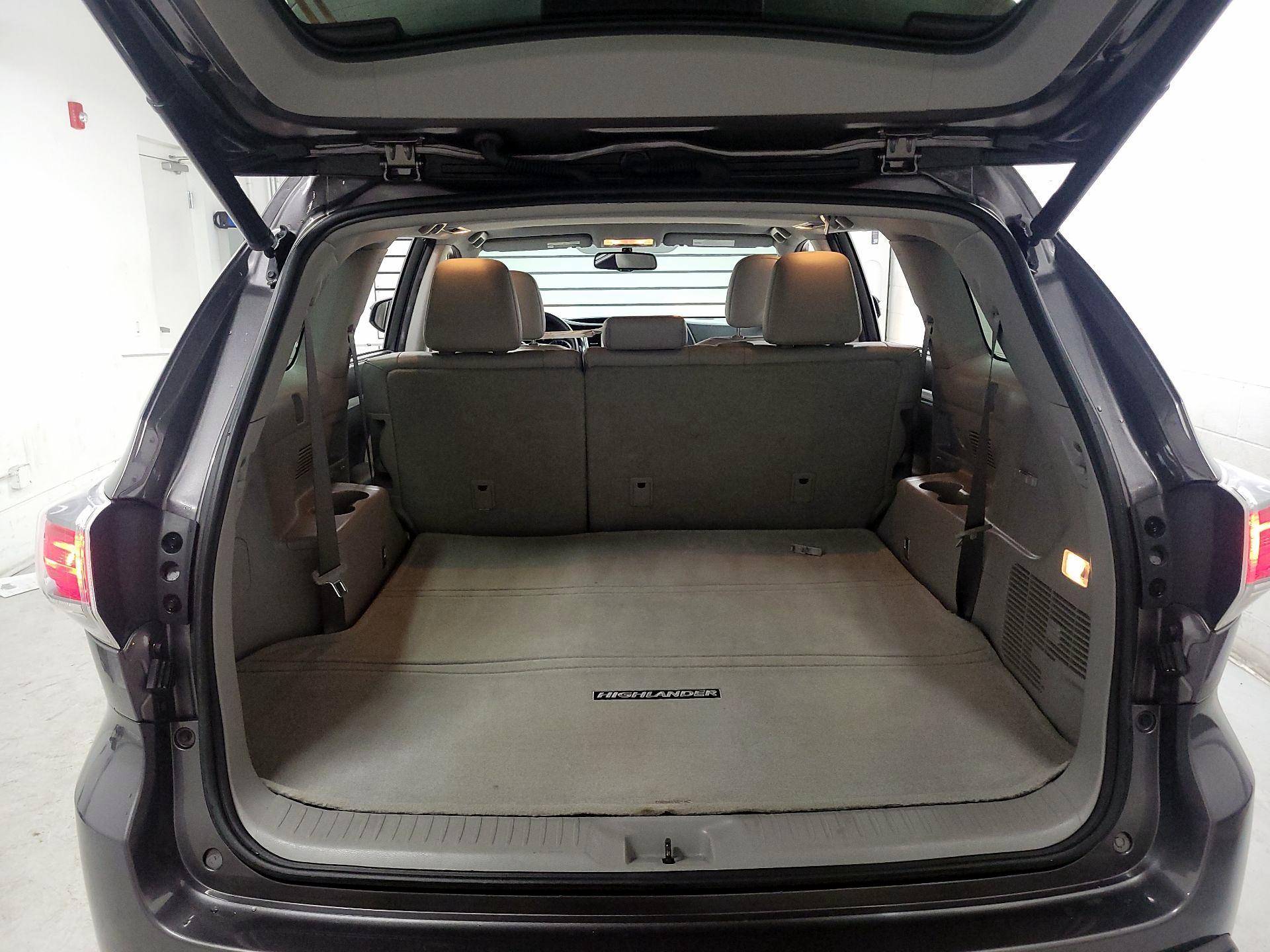 Thumbnail: 2016 Toyota Highlander - 18