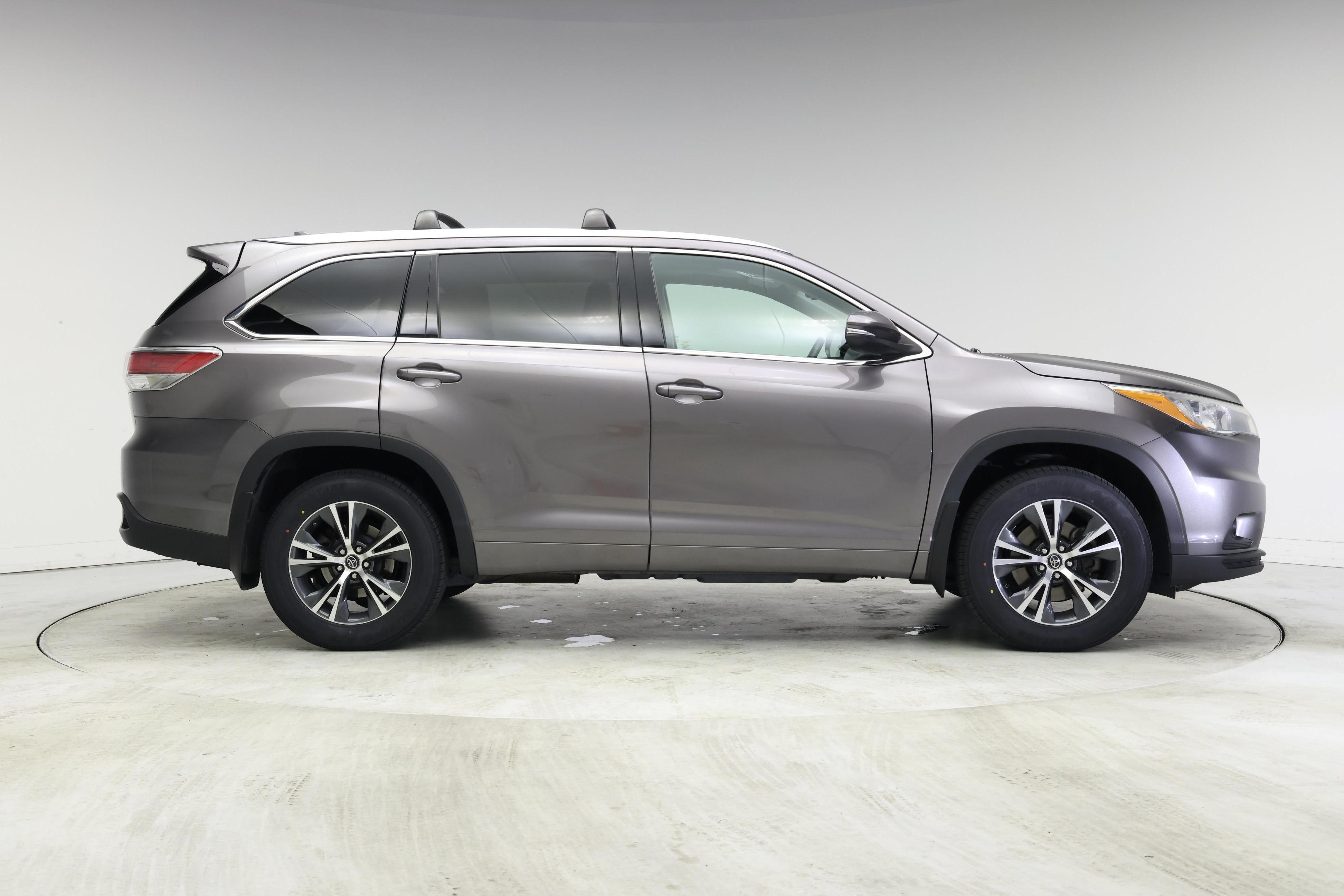 Thumbnail: 2016 Toyota Highlander - 7