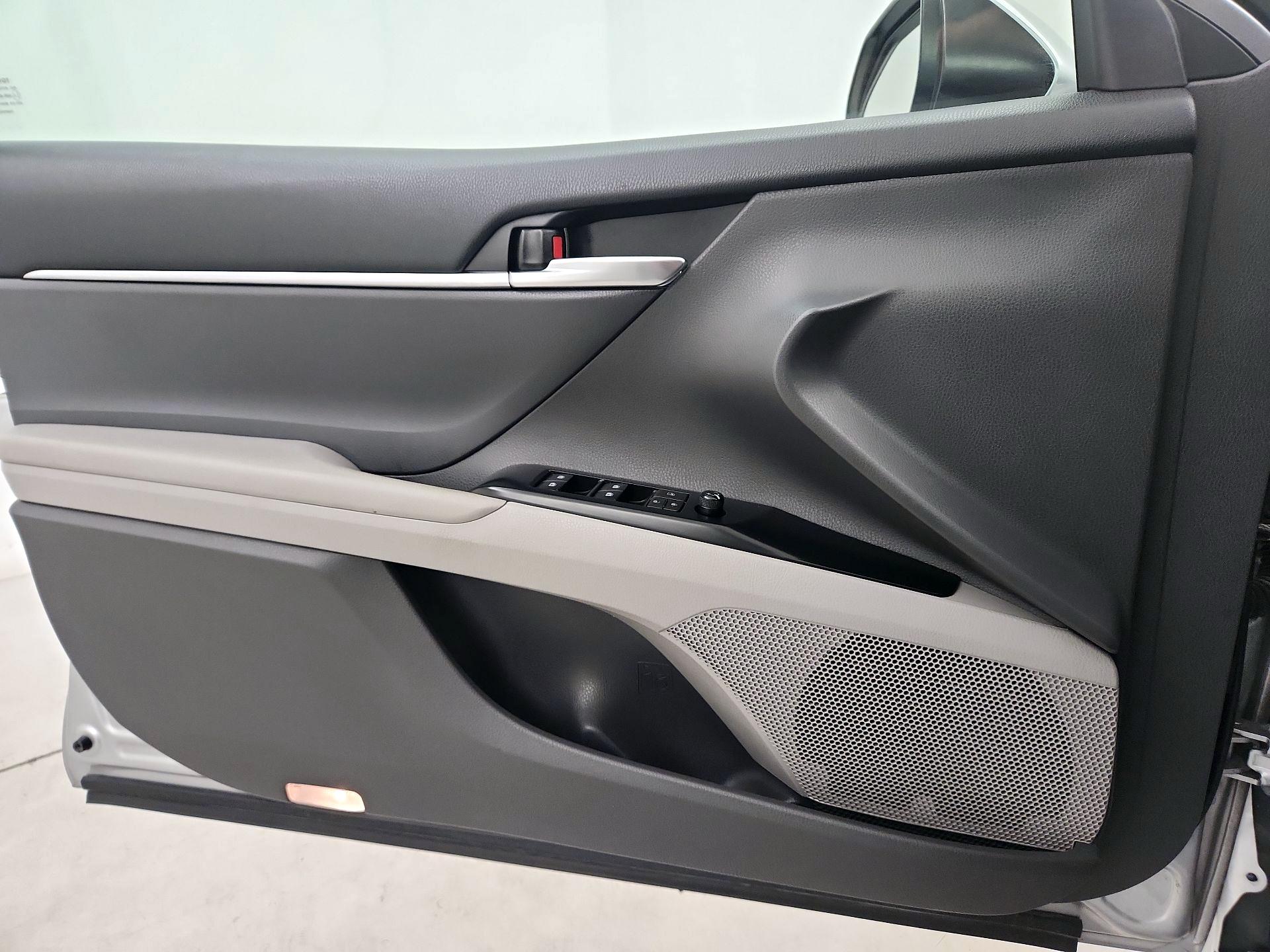 Thumbnail: 2019 Toyota Camry - 12