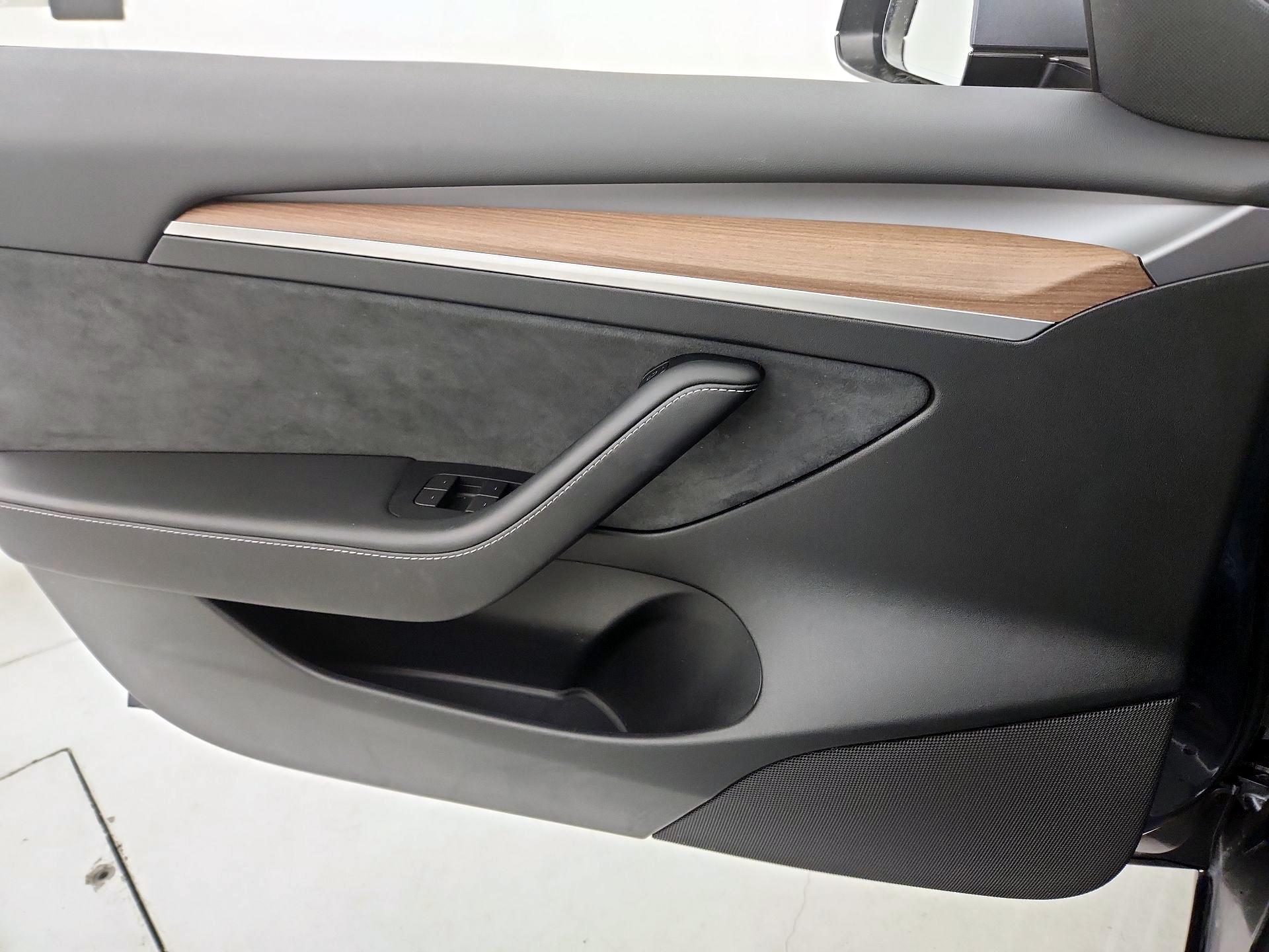 Thumbnail: 2023 Tesla Model 3 - 12