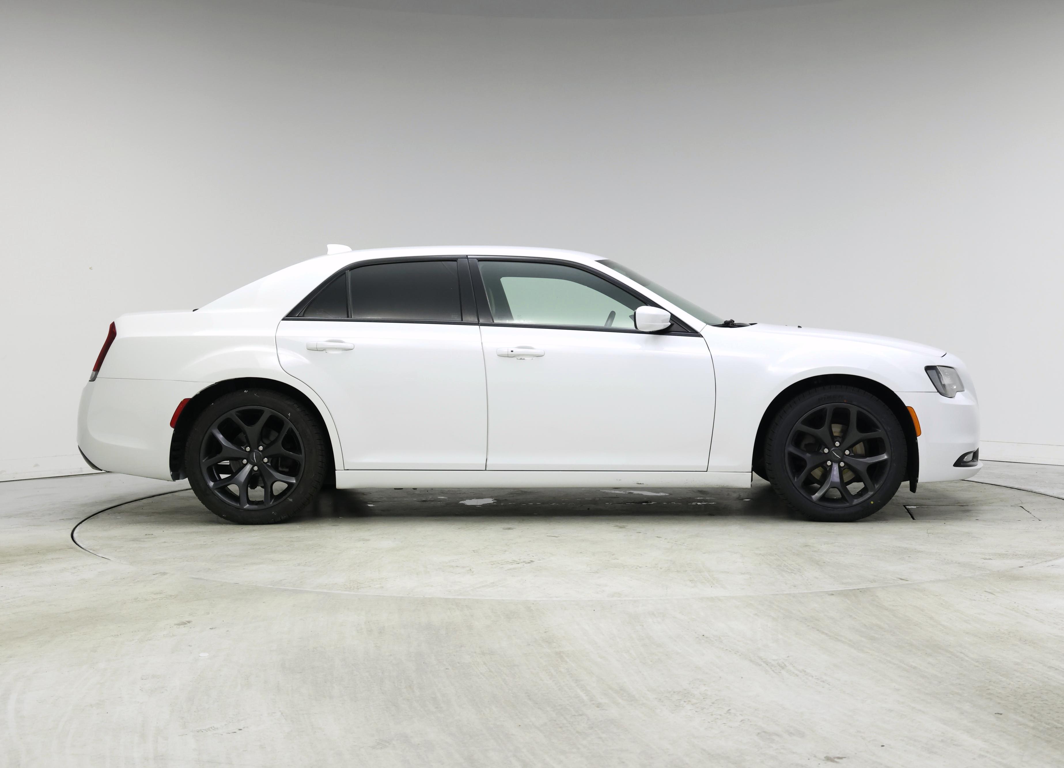 Thumbnail: 2020 Chrysler 300 - 7