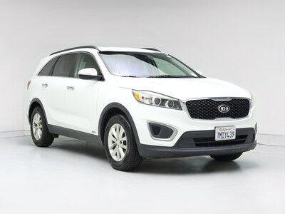 White 2016 Kia Sorento LX