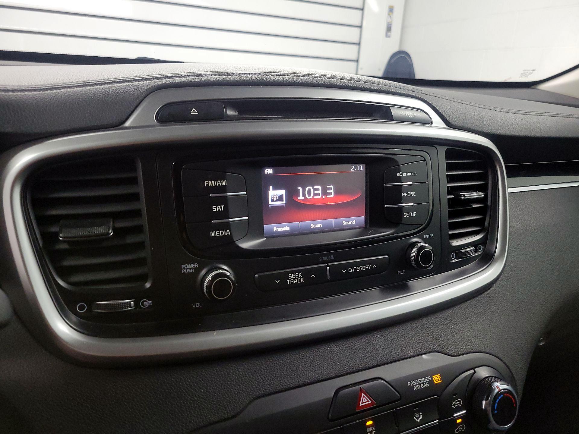Thumbnail: 2016 Kia Sorento - 15