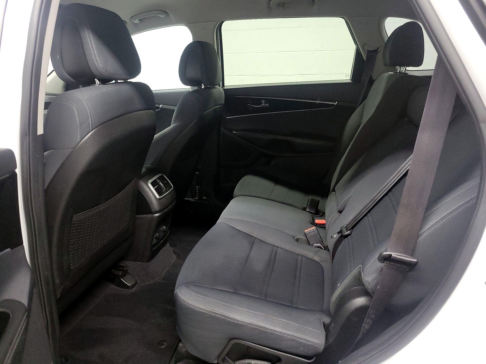 Thumbnail: 2016 Kia Sorento - 19