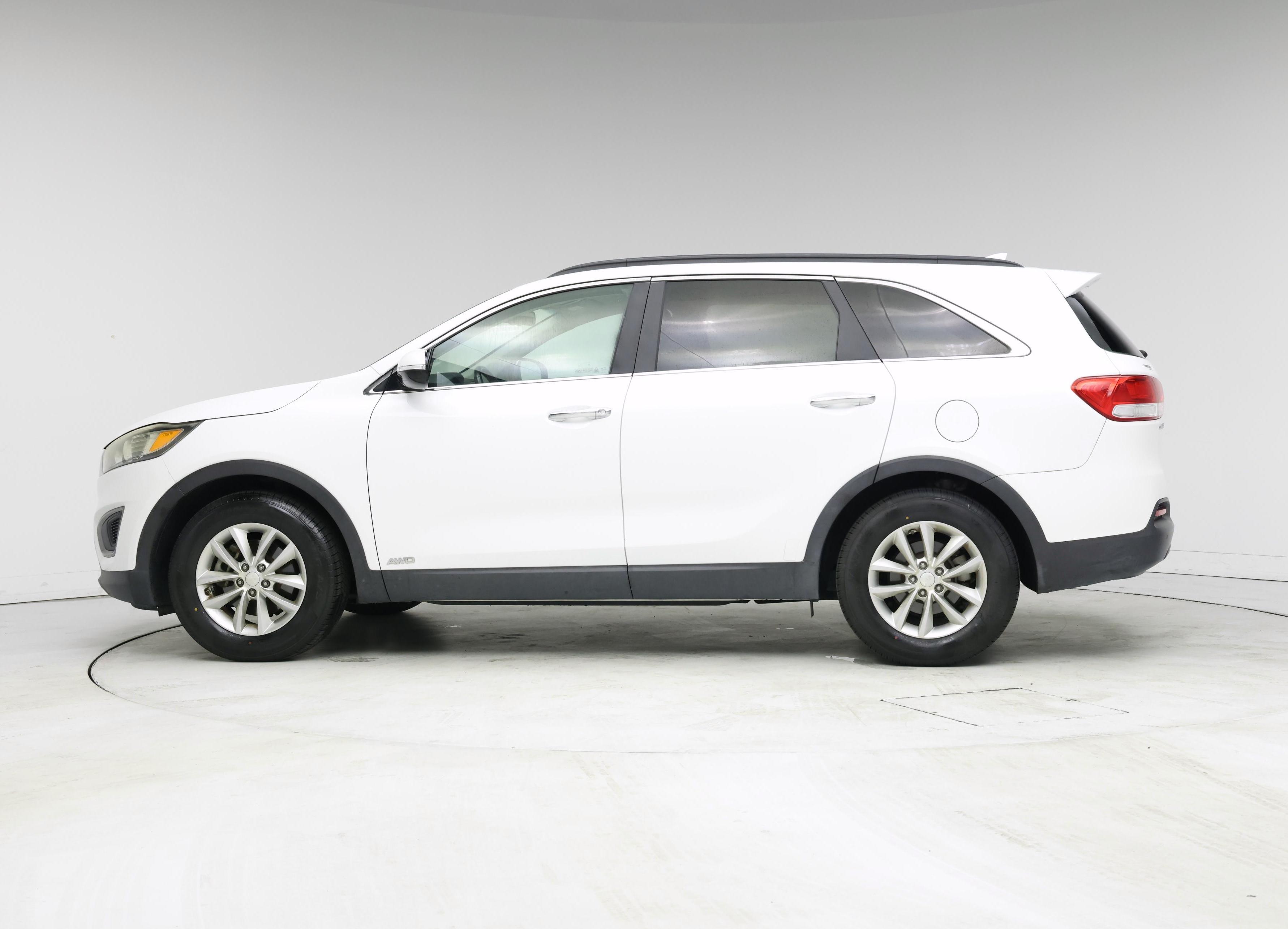 Thumbnail: 2016 Kia Sorento - 3