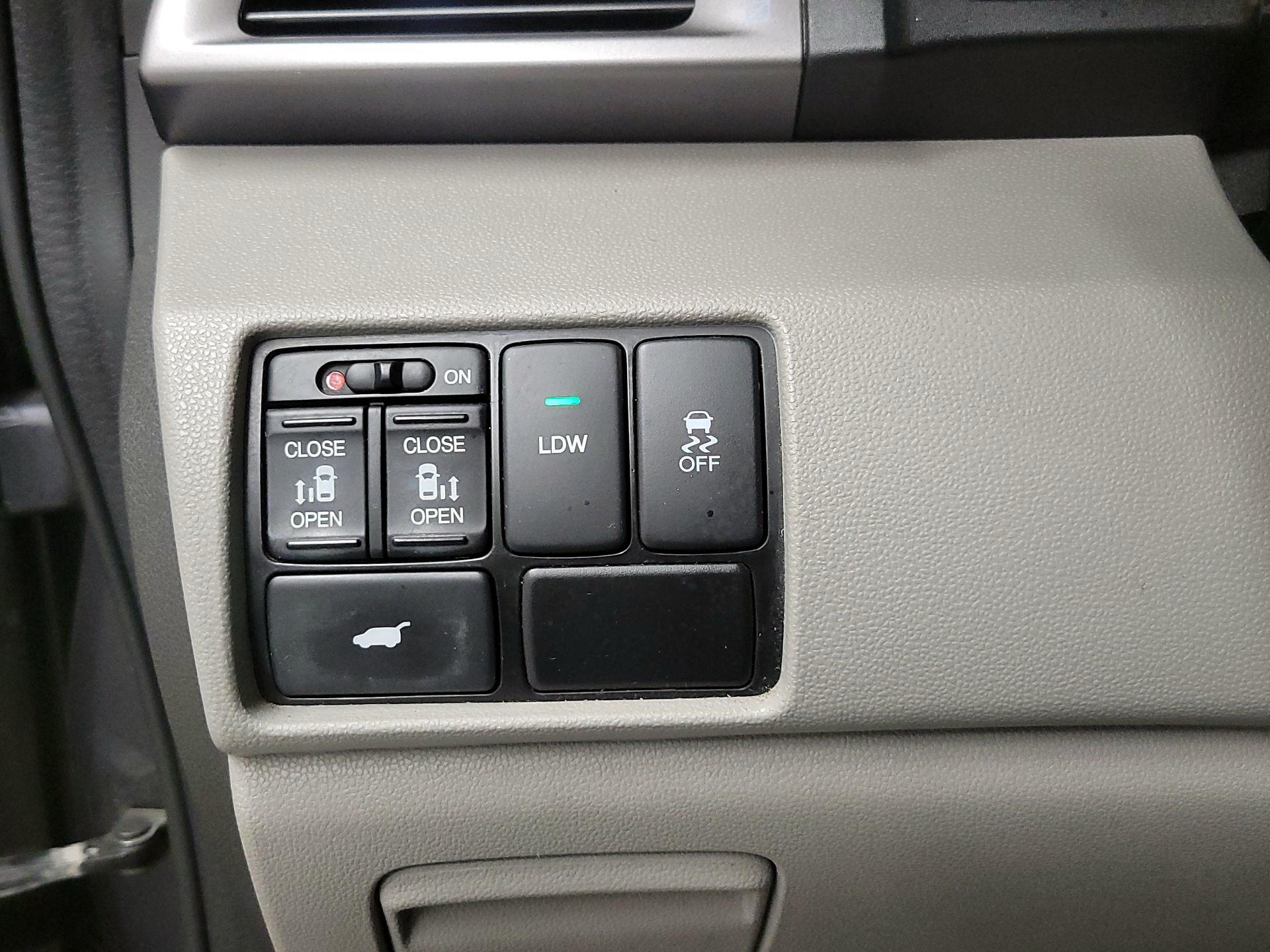 Thumbnail: 2017 Honda Odyssey - 13