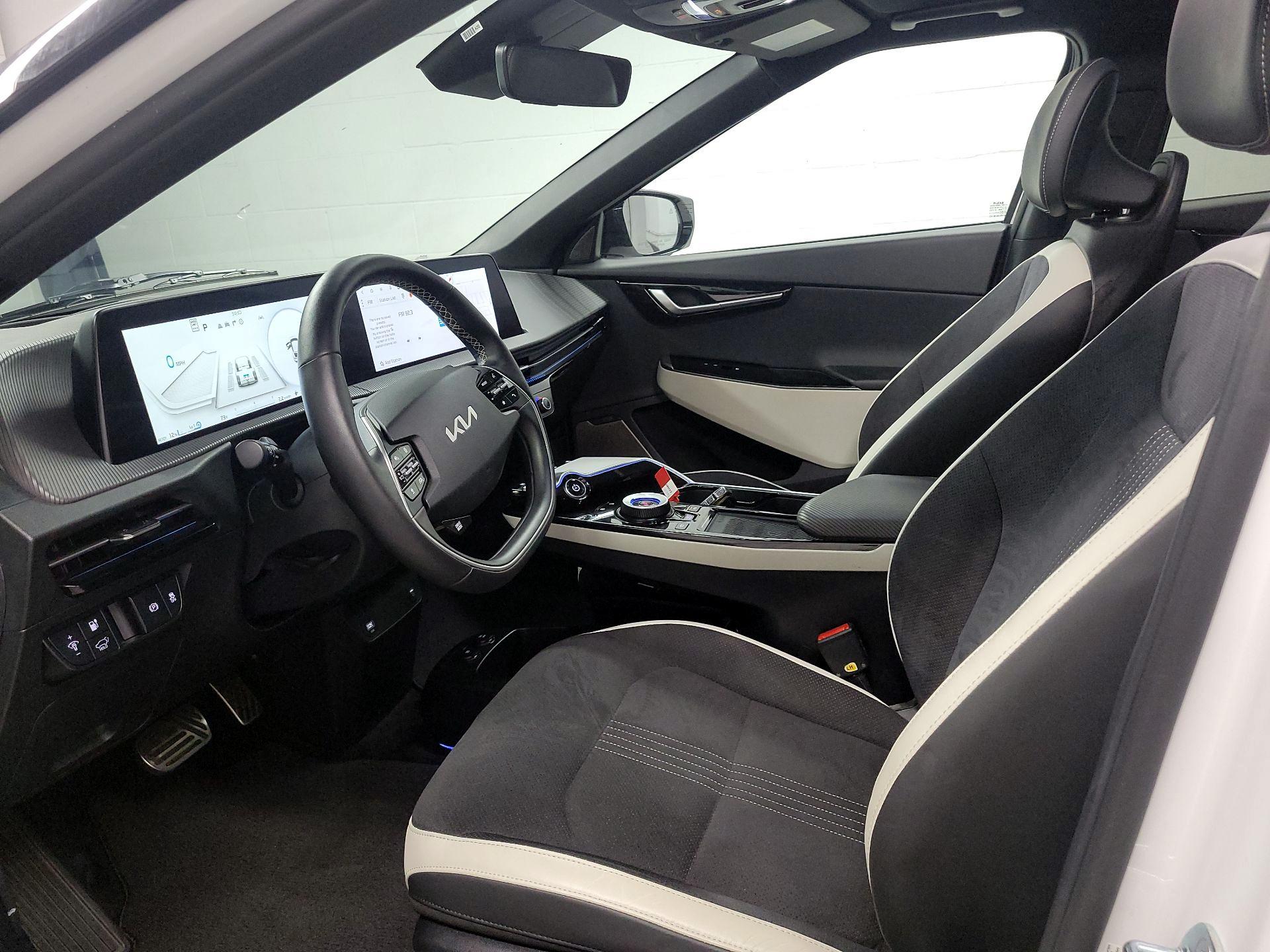 Thumbnail: 2023 Kia EV6 - 11