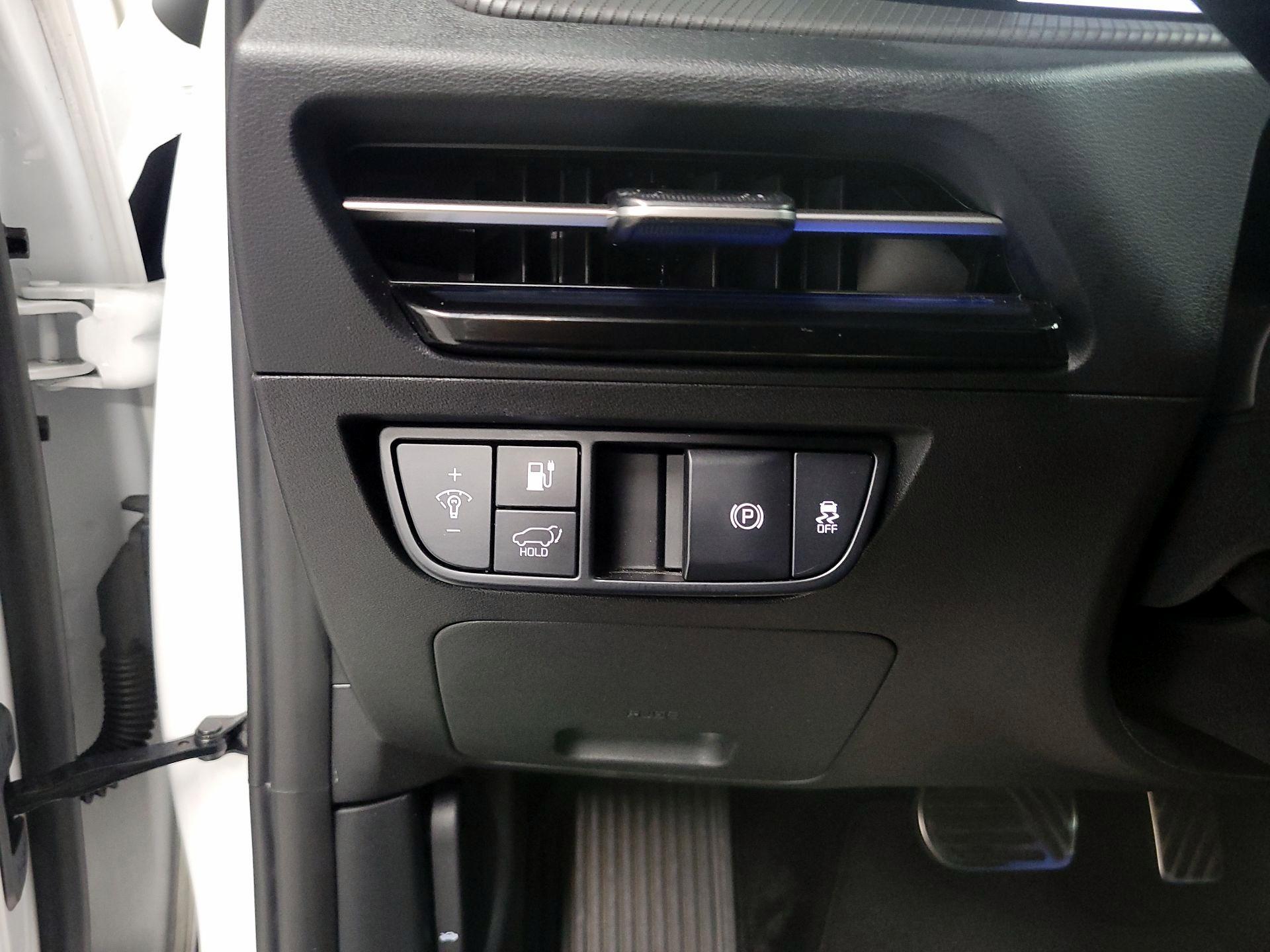 Thumbnail: 2023 Kia EV6 - 13