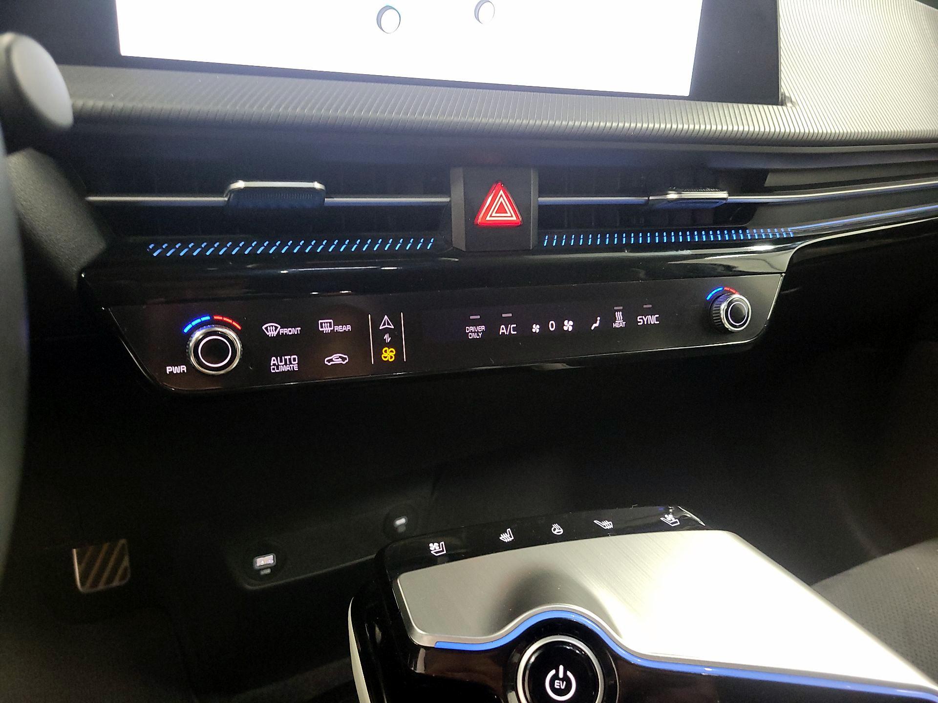Thumbnail: 2023 Kia EV6 - 17