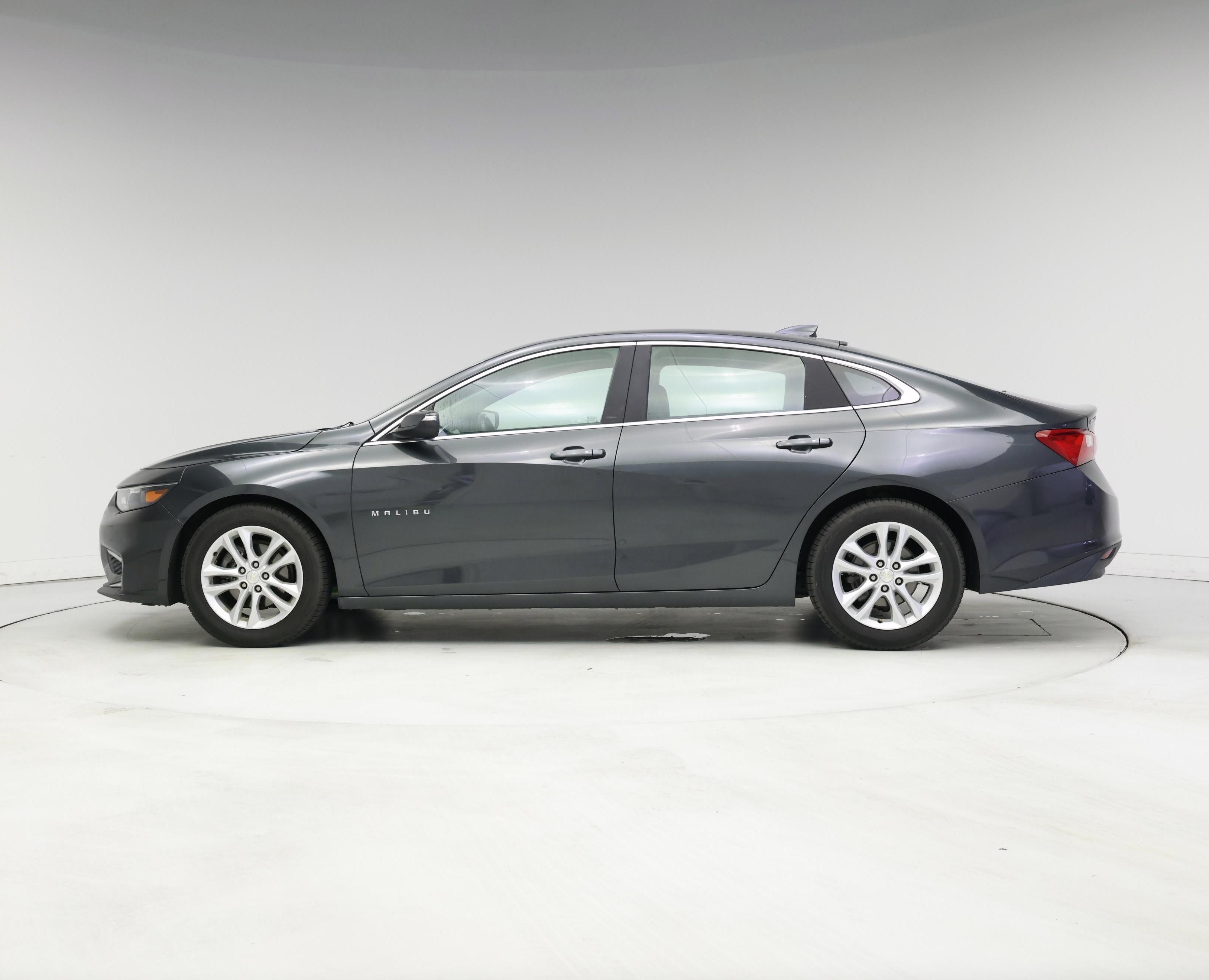Thumbnail: 2017 Chevrolet Malibu - 3