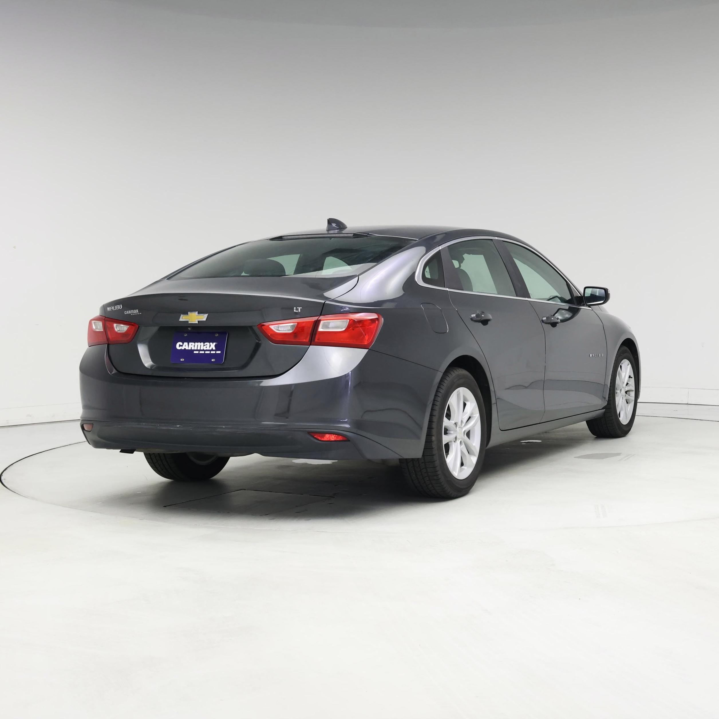 Thumbnail: 2017 Chevrolet Malibu - 8