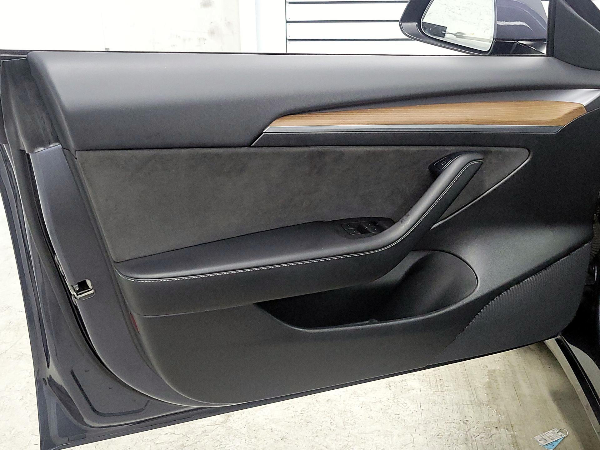Thumbnail: 2021 Tesla Model 3 - 12