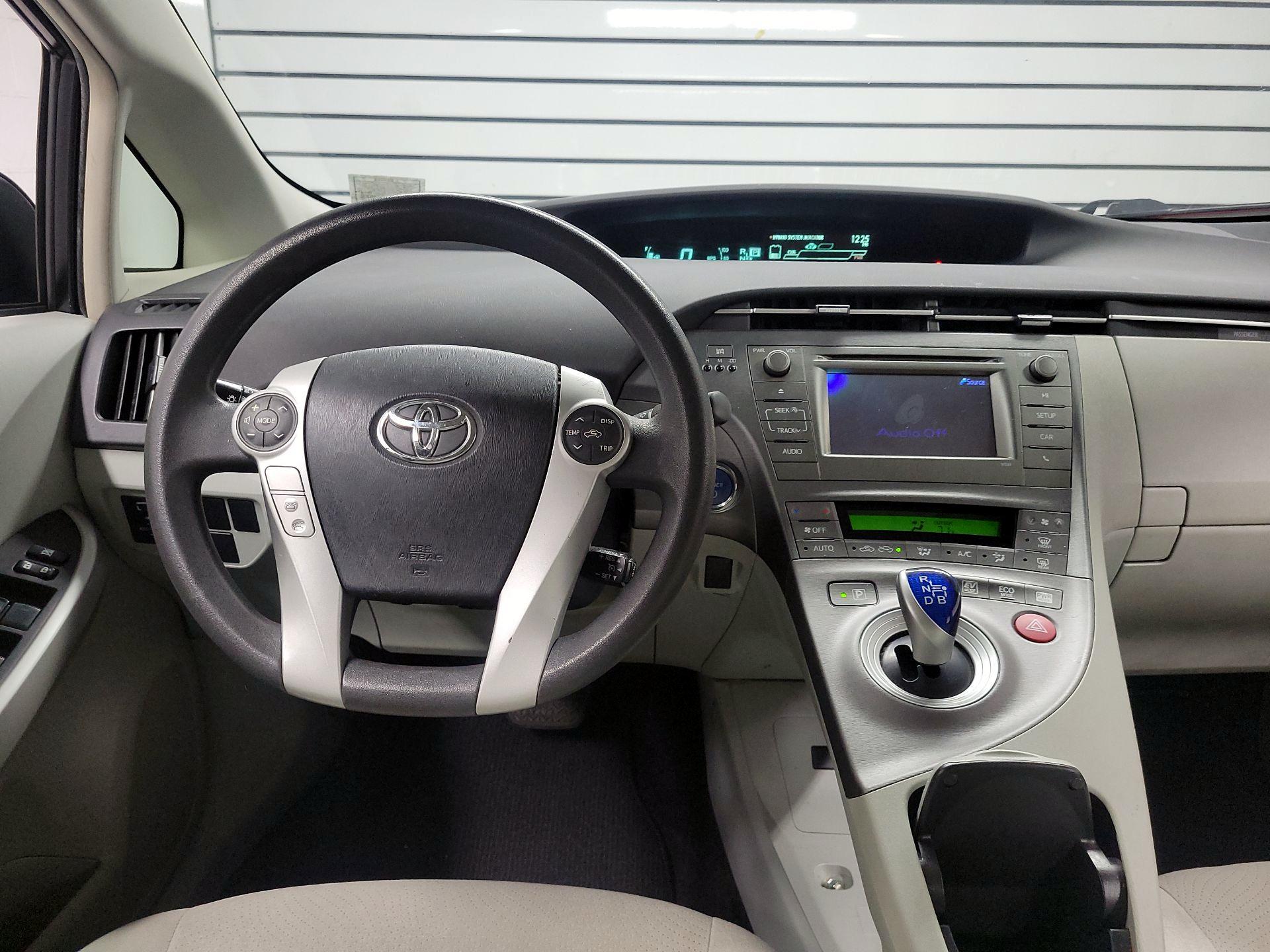 Thumbnail: 2015 Toyota Prius - 9