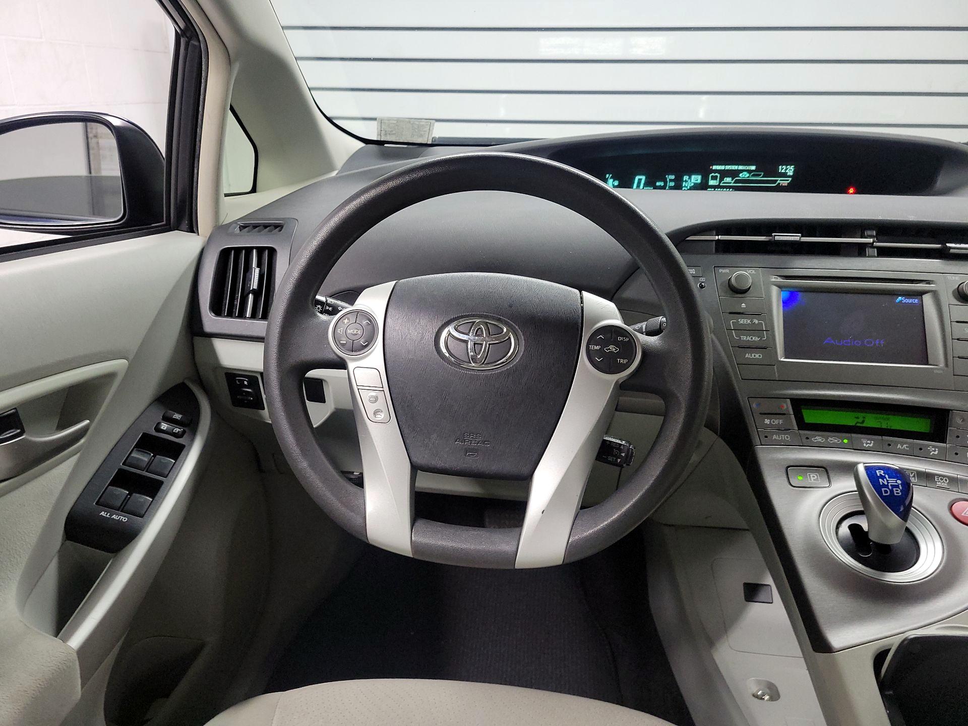 Thumbnail: 2015 Toyota Prius - 10