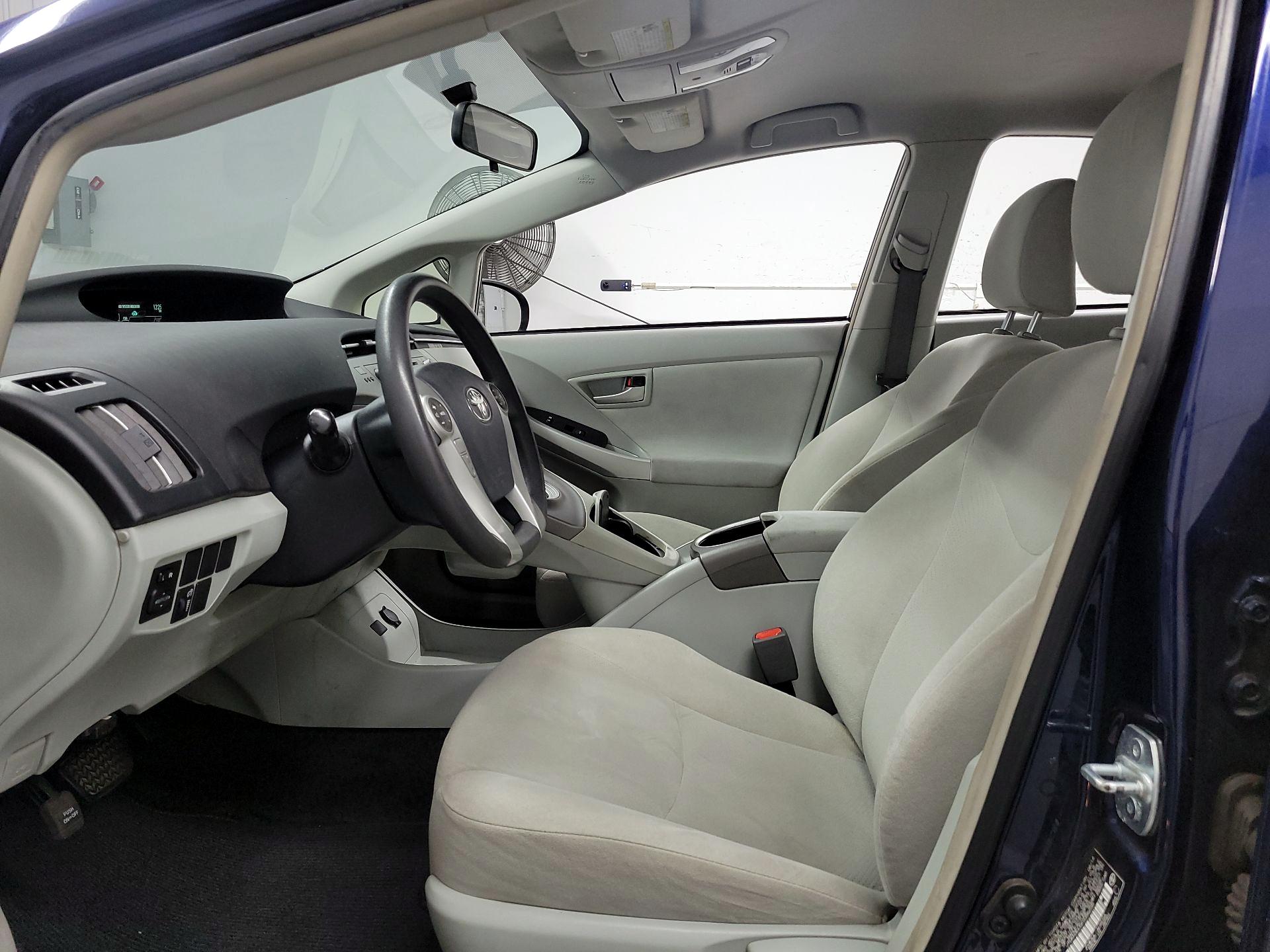 Thumbnail: 2015 Toyota Prius - 11