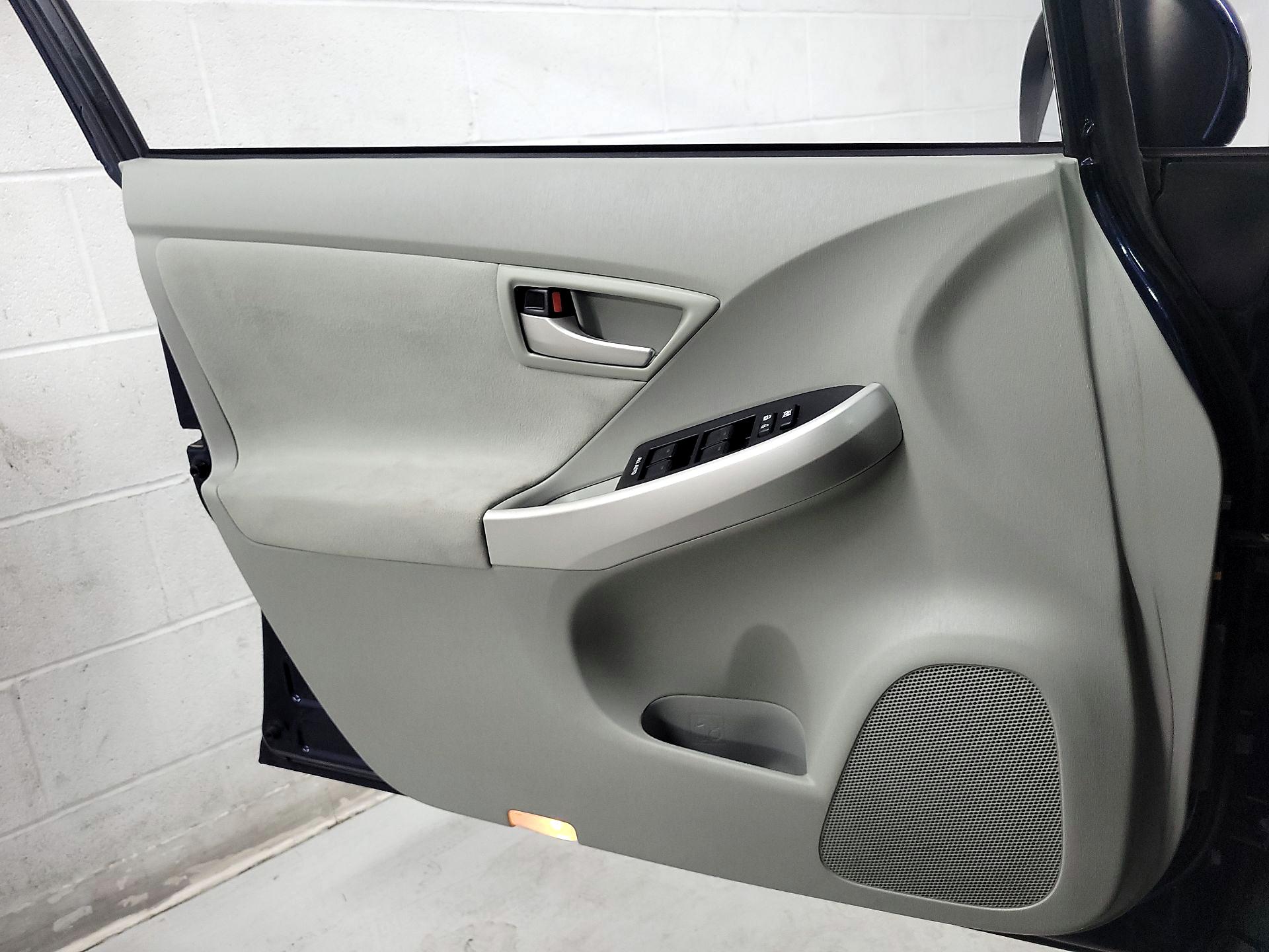 Thumbnail: 2015 Toyota Prius - 12