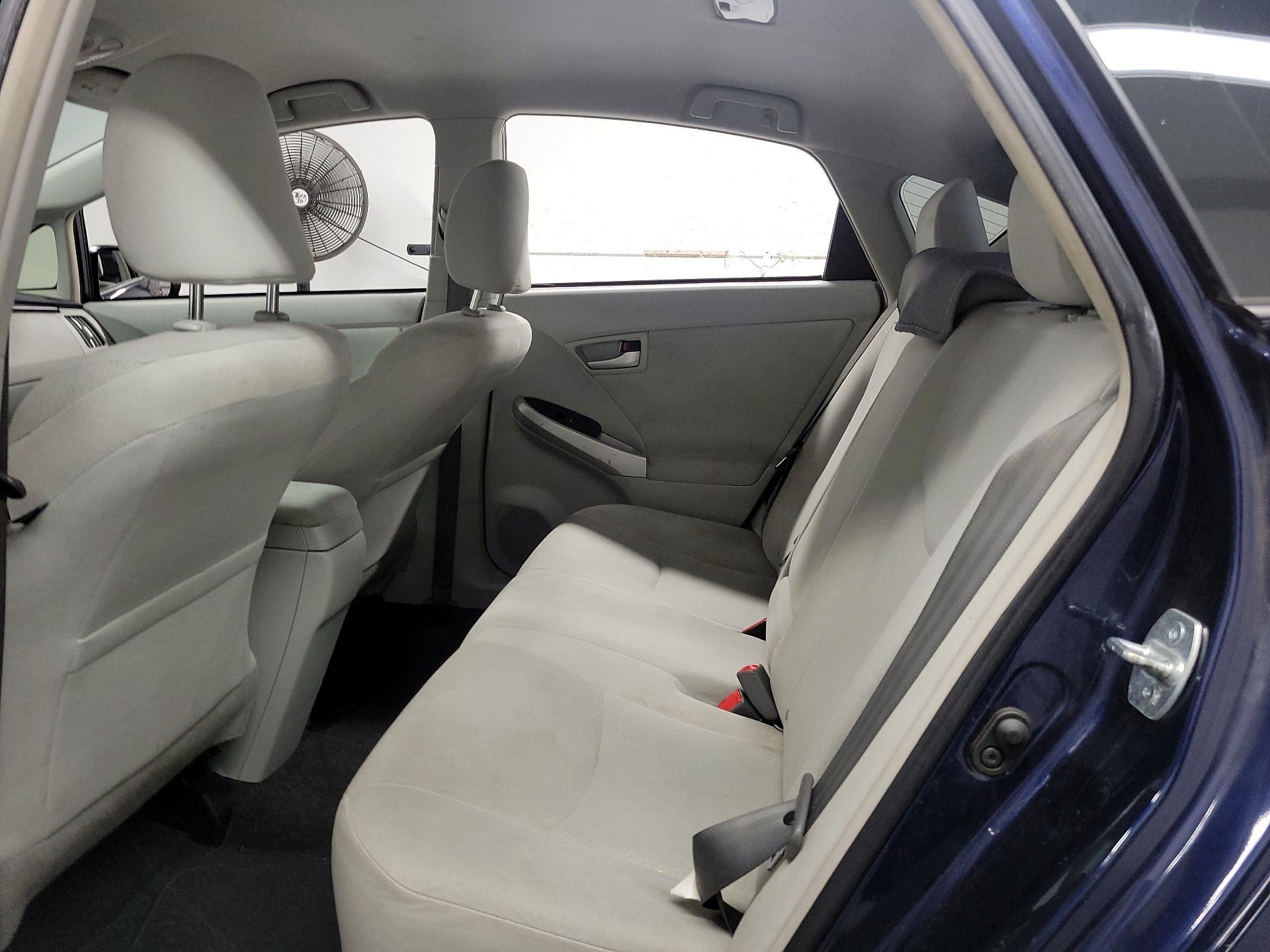 Thumbnail: 2015 Toyota Prius - 17