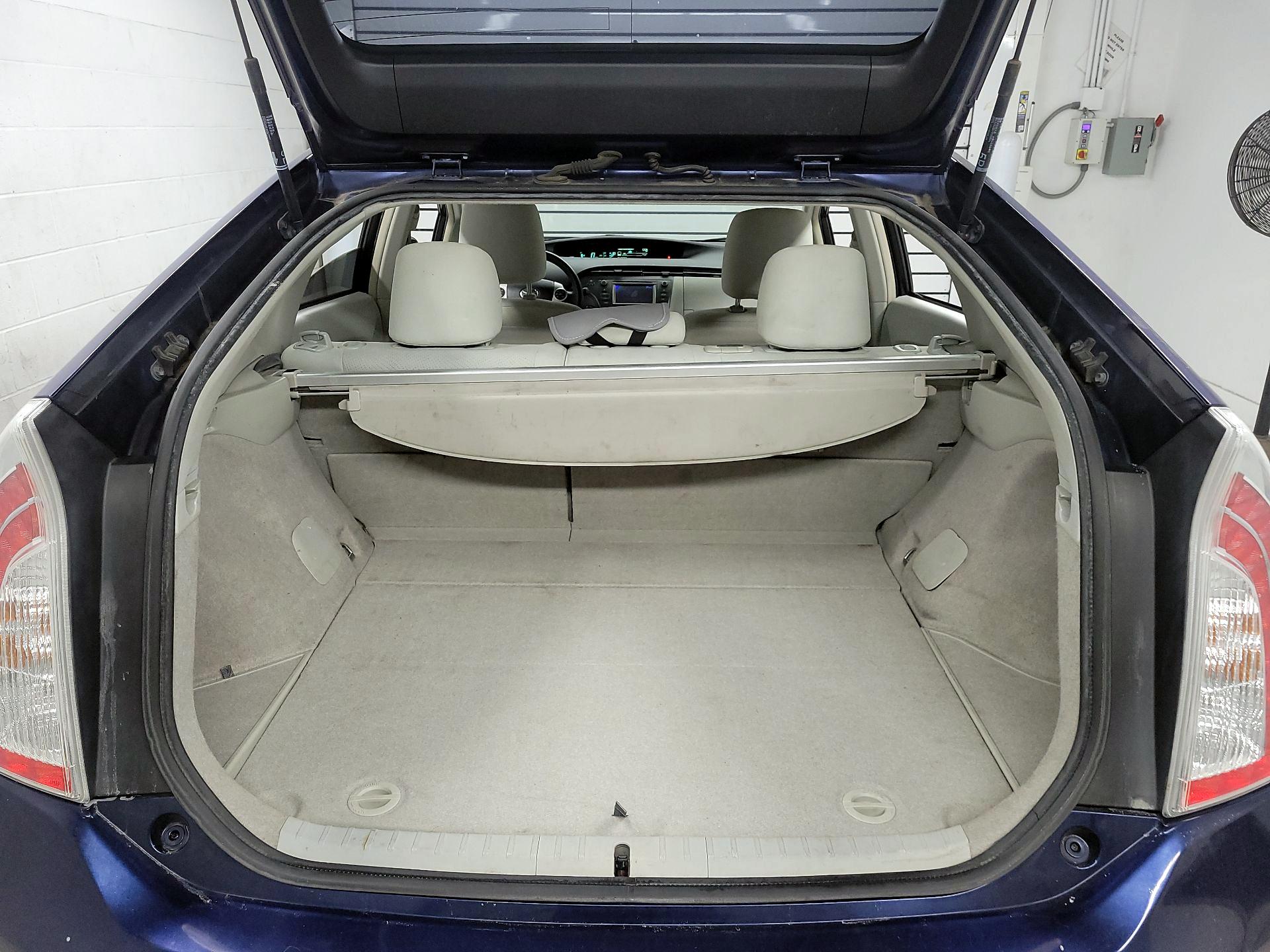Thumbnail: 2015 Toyota Prius - 18