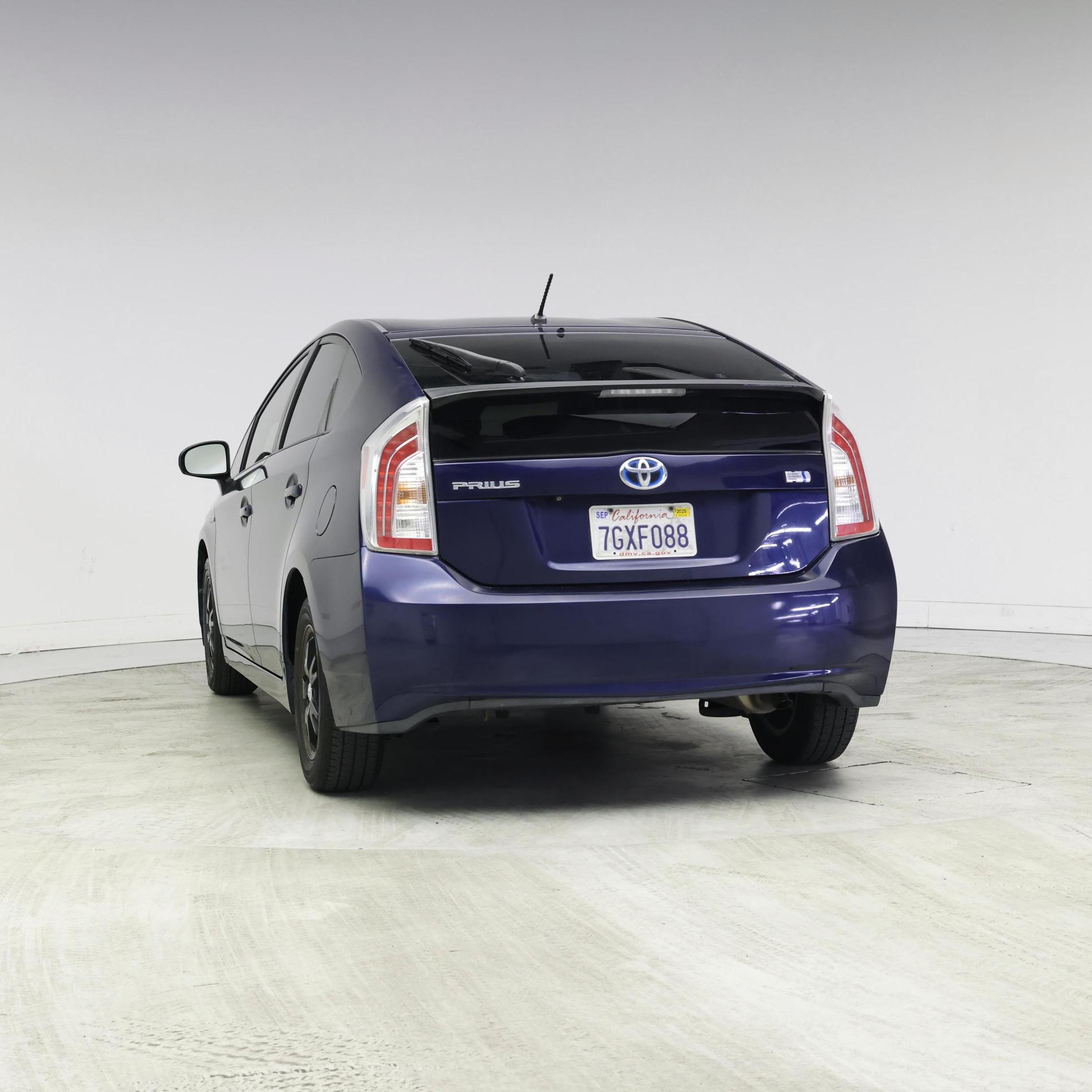 Thumbnail: 2015 Toyota Prius - 6