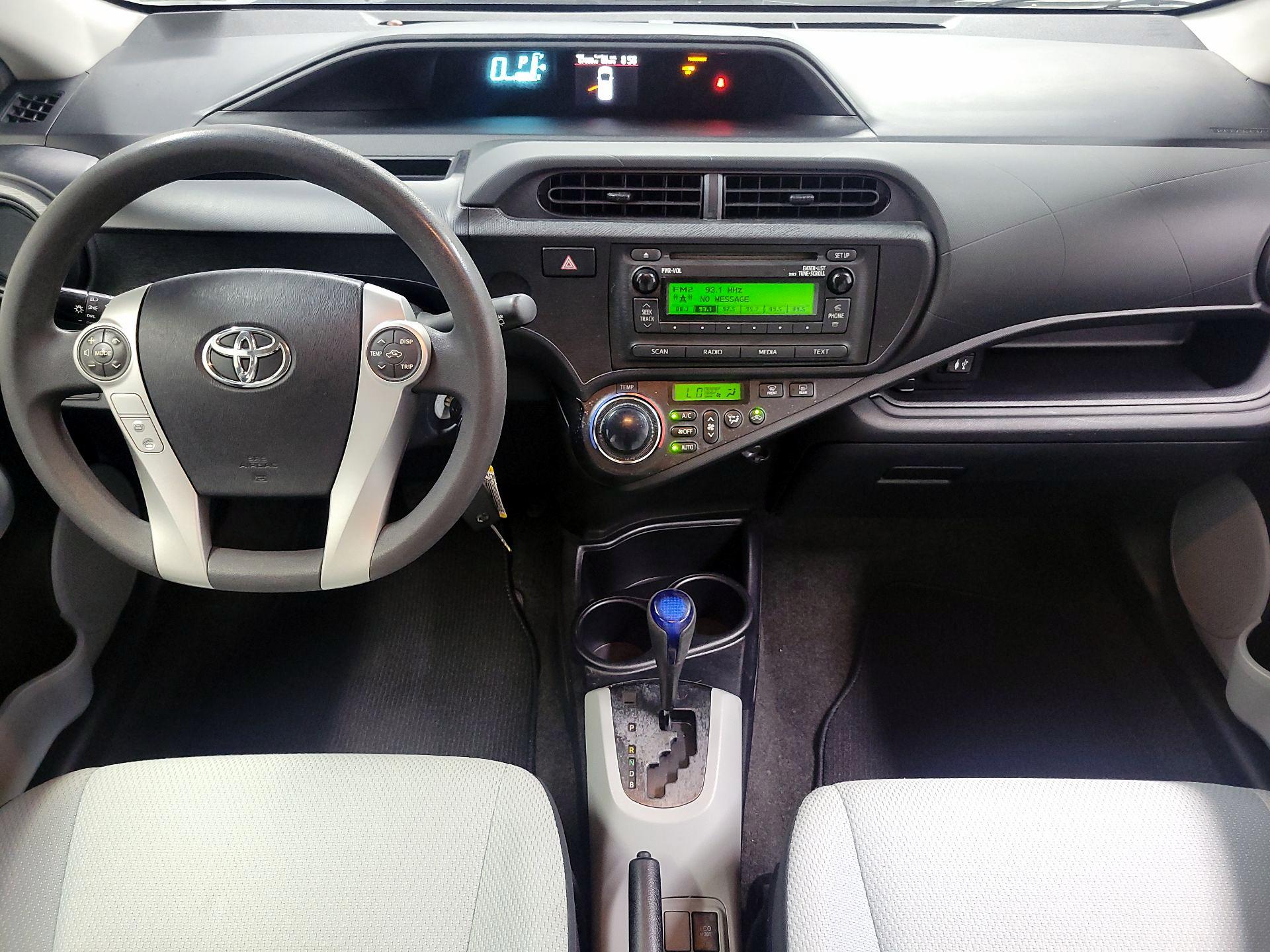 Thumbnail: 2014 Toyota Prius c - 9