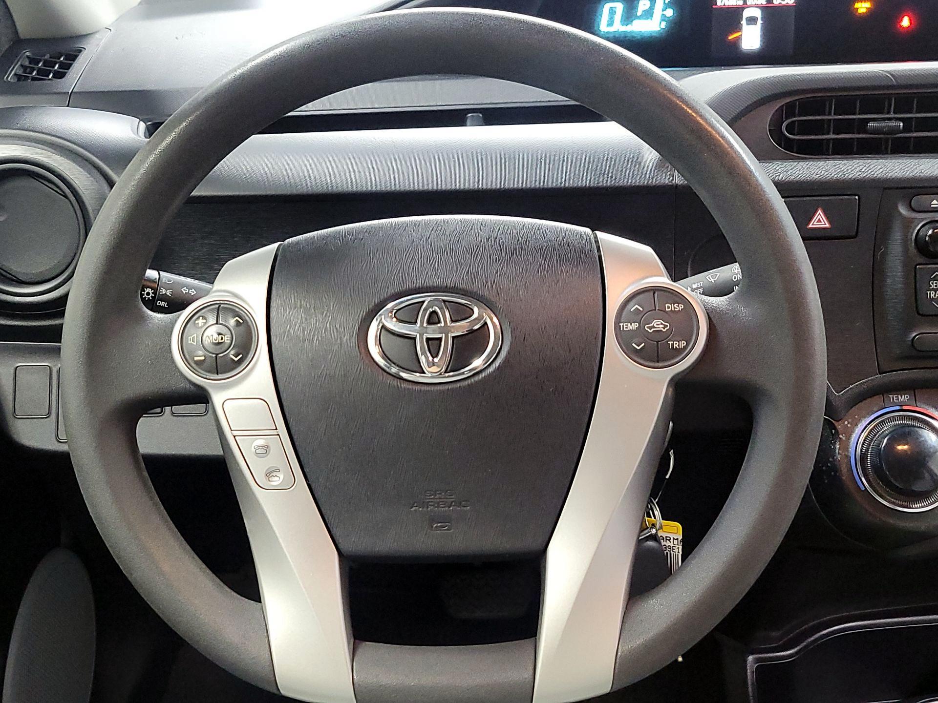 Thumbnail: 2014 Toyota Prius c - 10