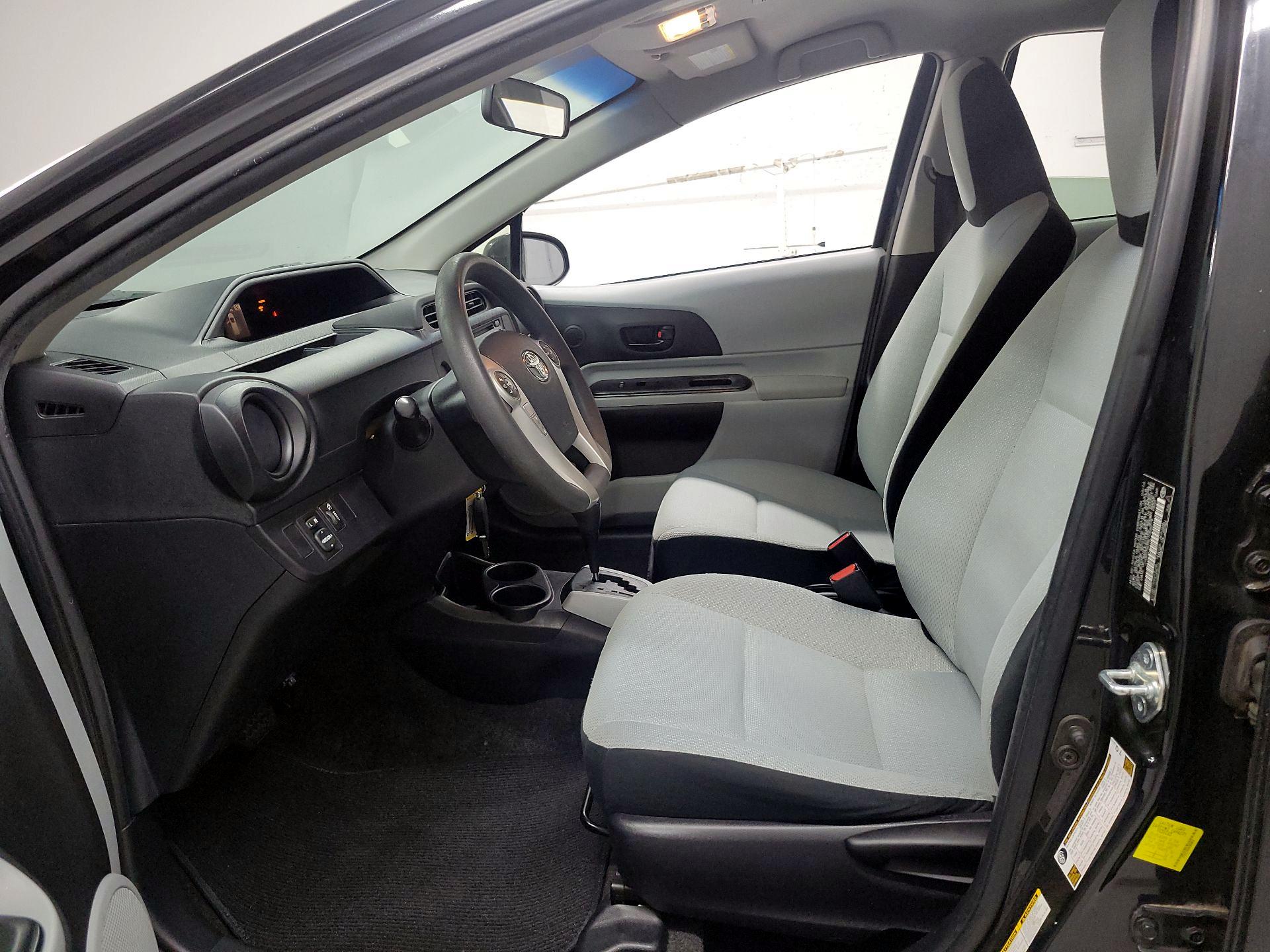 Thumbnail: 2014 Toyota Prius c - 11