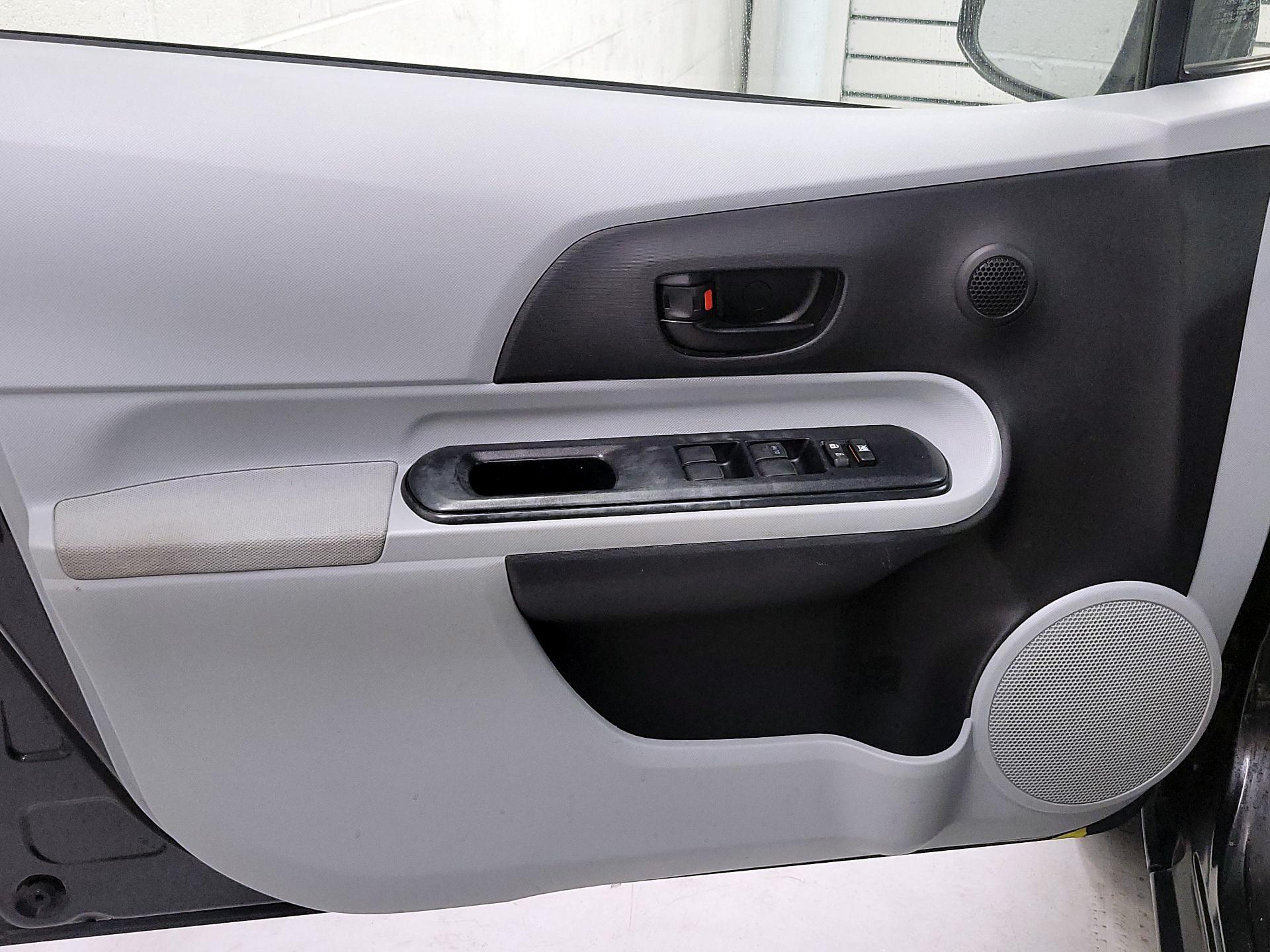 Thumbnail: 2014 Toyota Prius c - 12