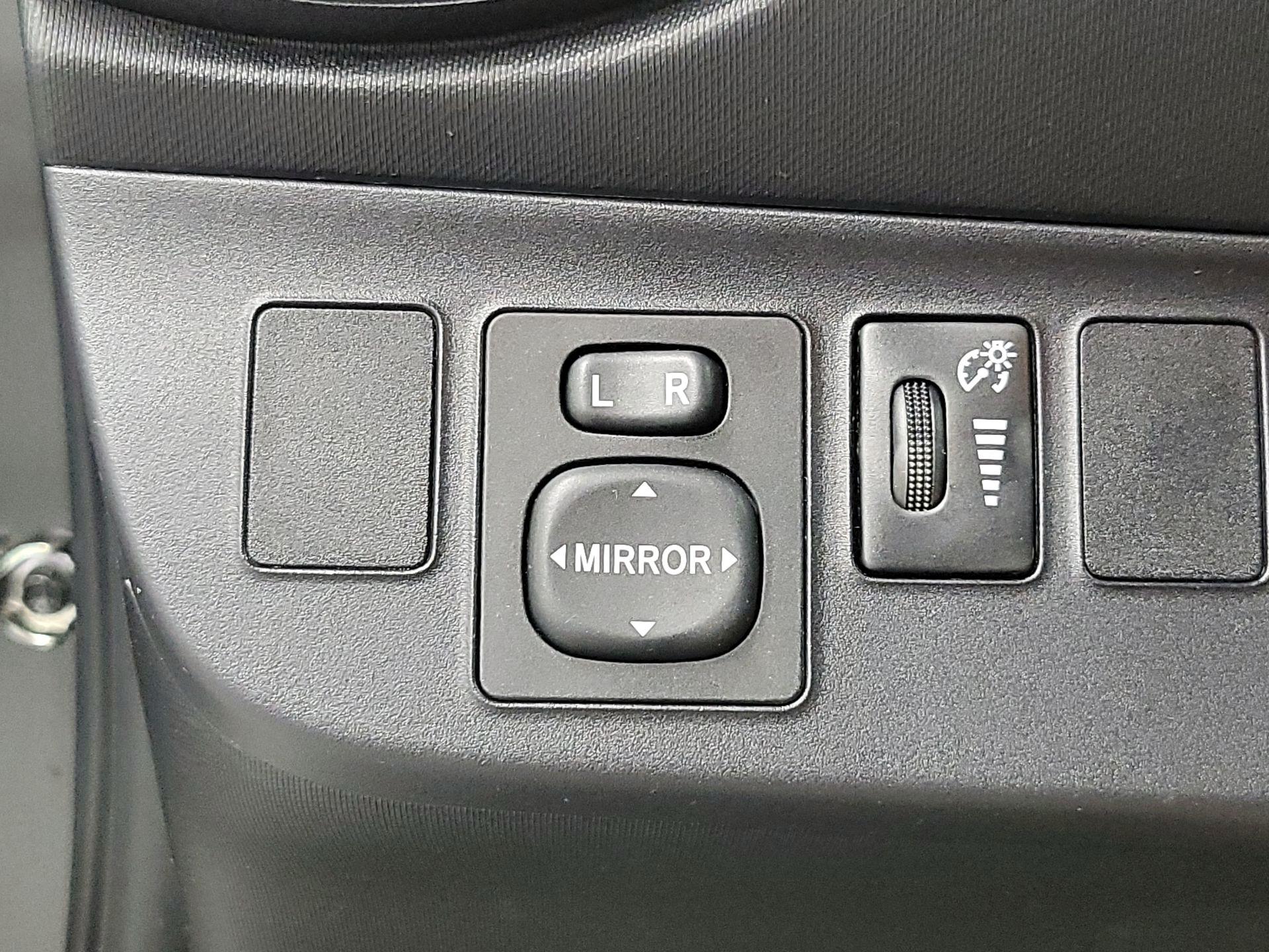 Thumbnail: 2014 Toyota Prius c - 13