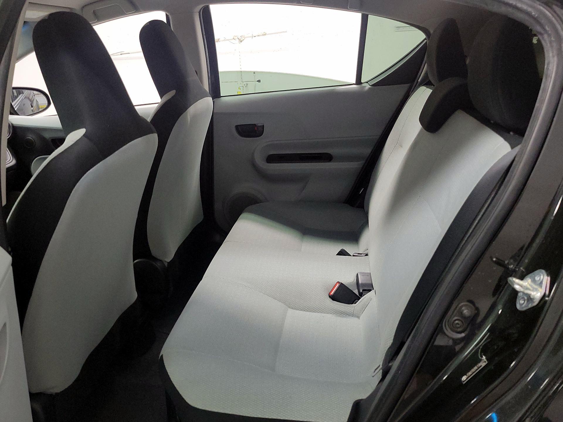 Thumbnail: 2014 Toyota Prius c - 17