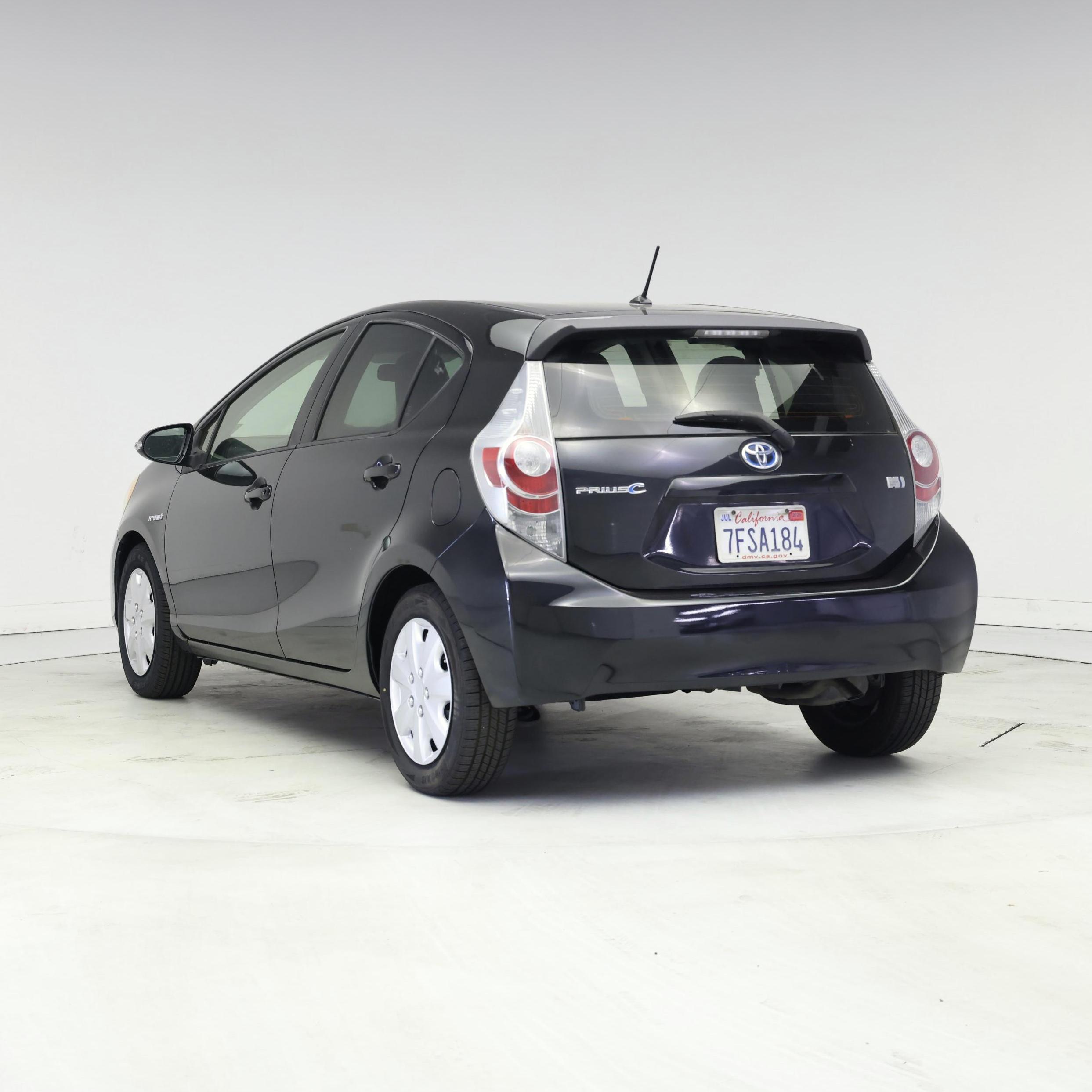 Thumbnail: 2014 Toyota Prius c - 2