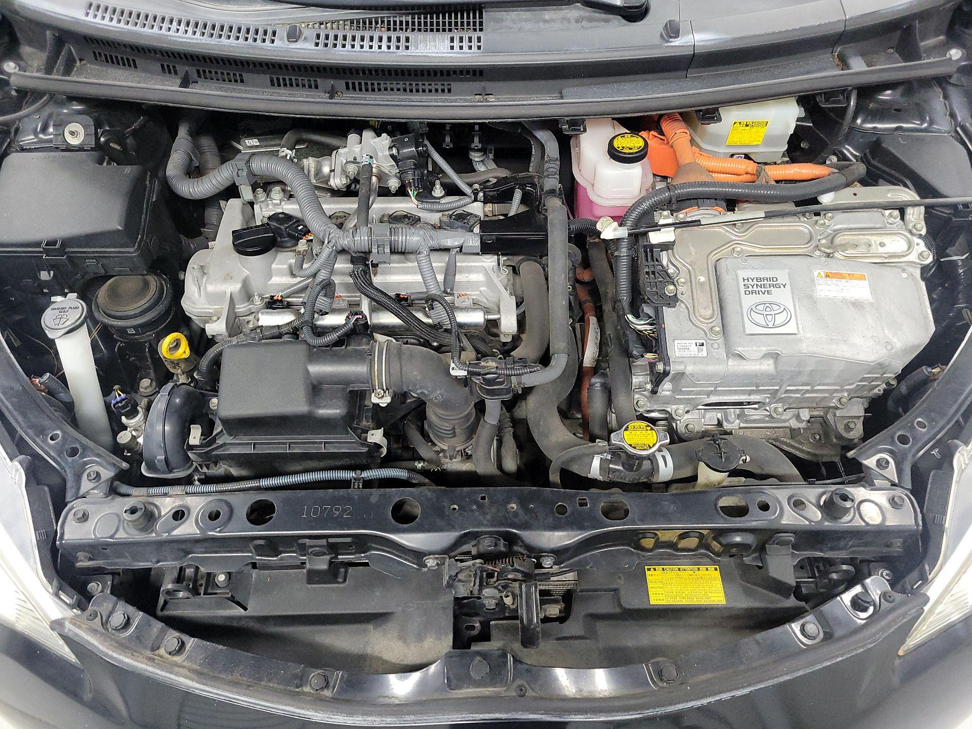 Thumbnail: 2014 Toyota Prius c - 19