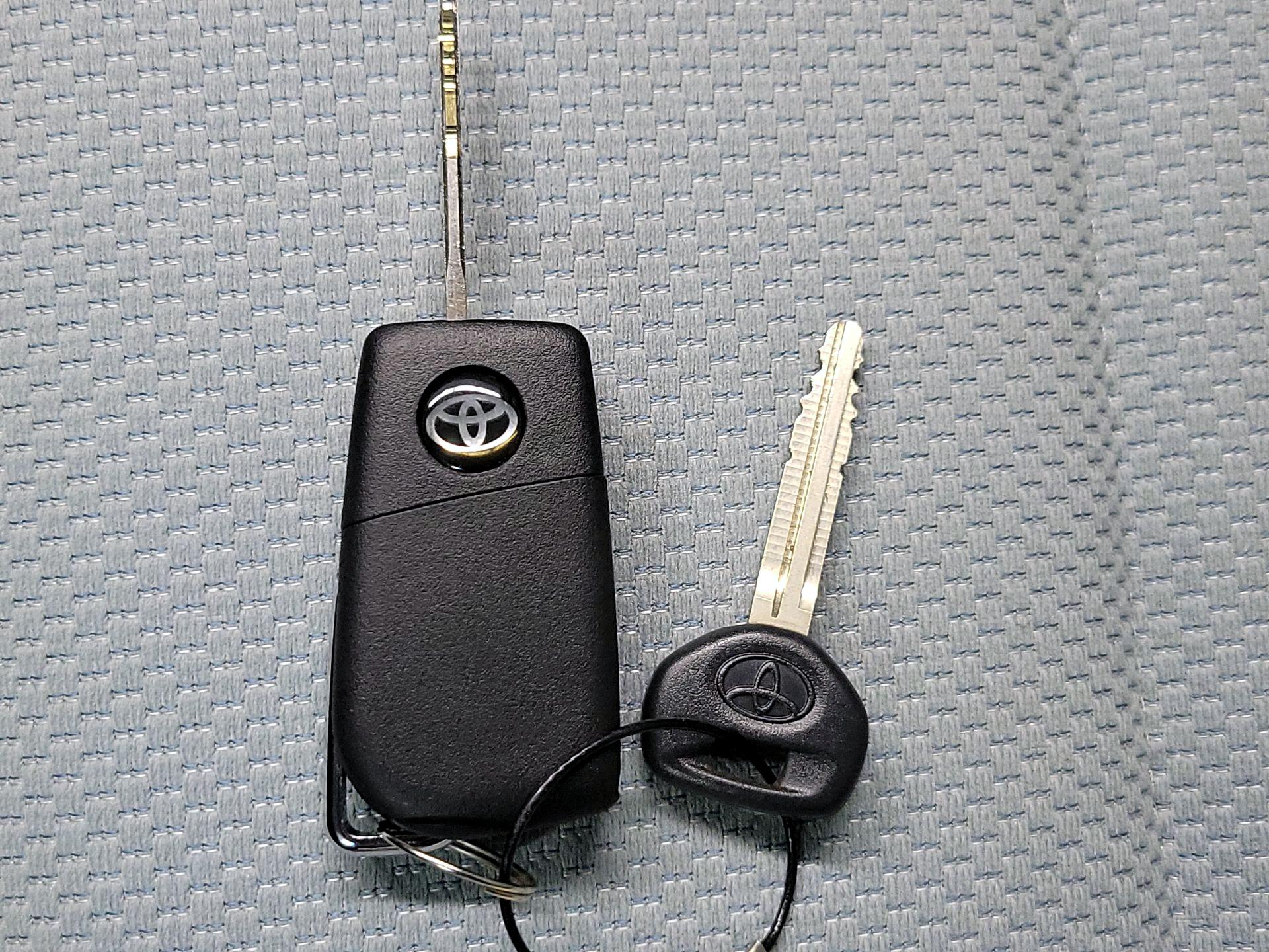 Thumbnail: 2014 Toyota Prius c - 20