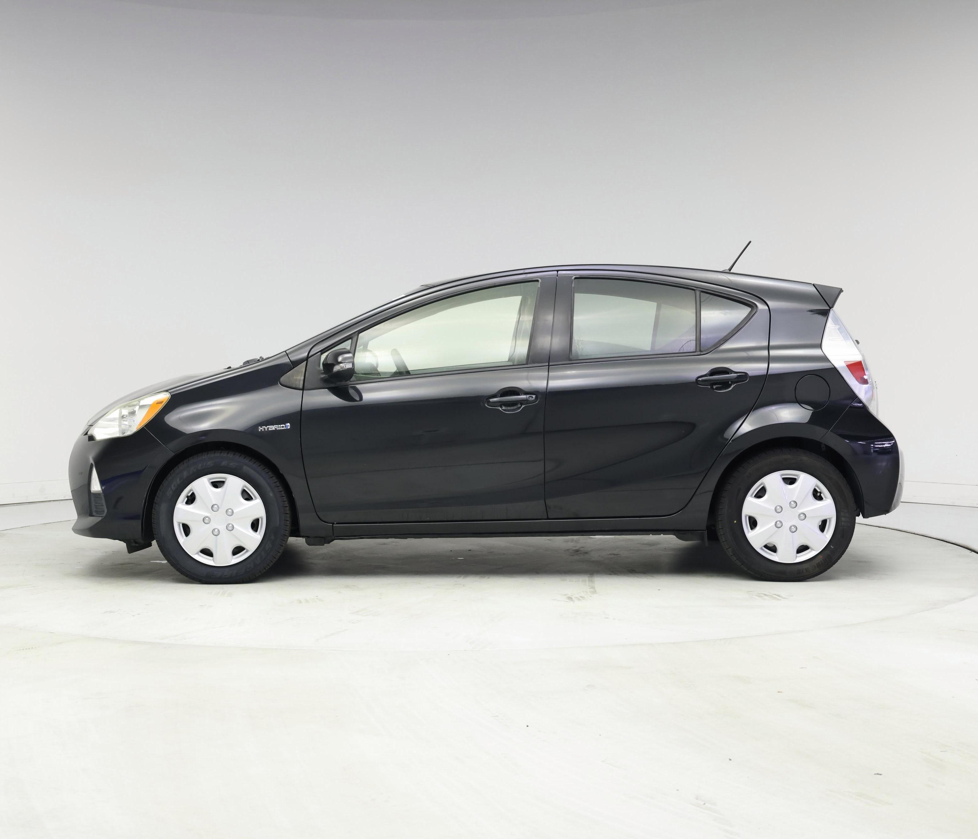 Thumbnail: 2014 Toyota Prius c - 3