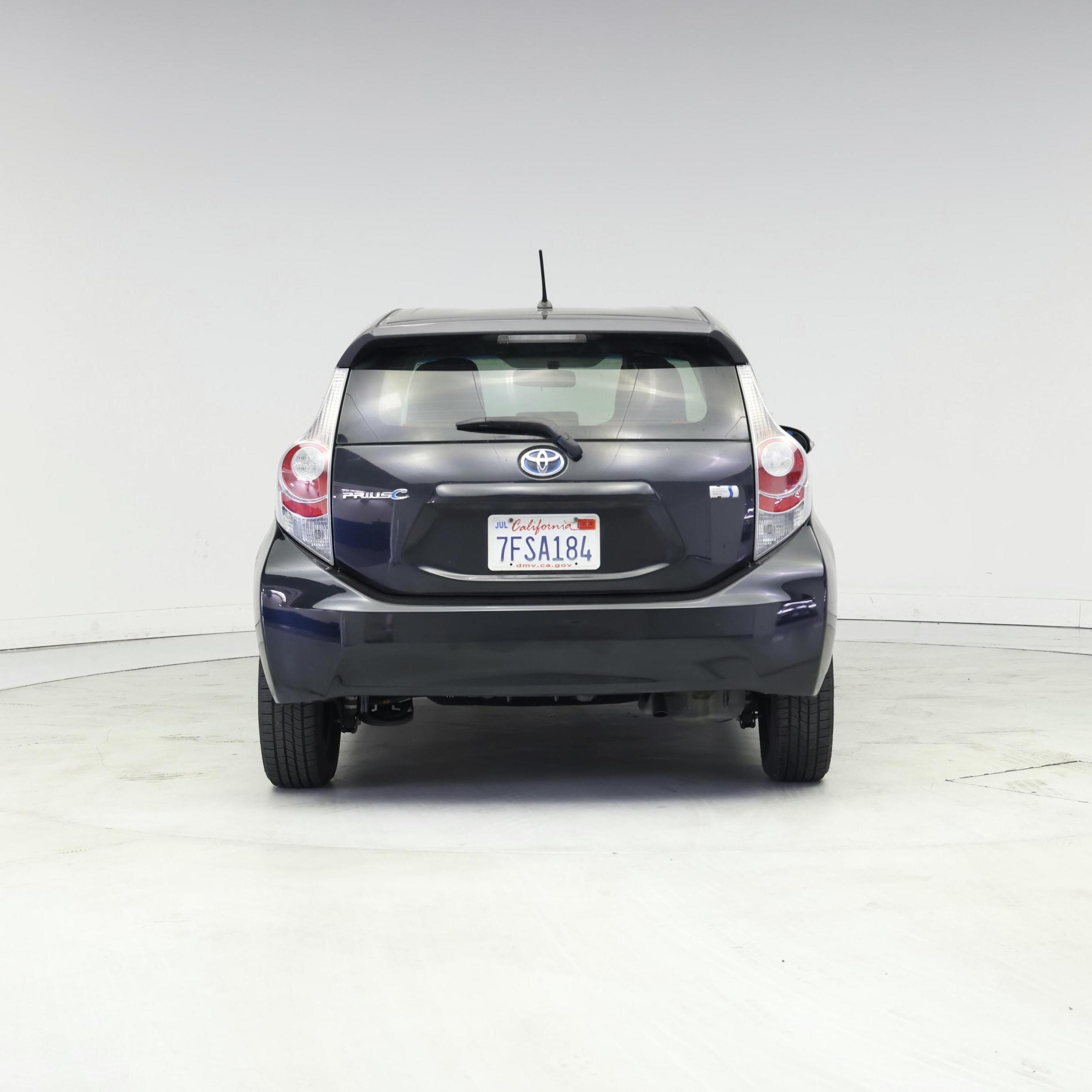 Thumbnail: 2014 Toyota Prius c - 6