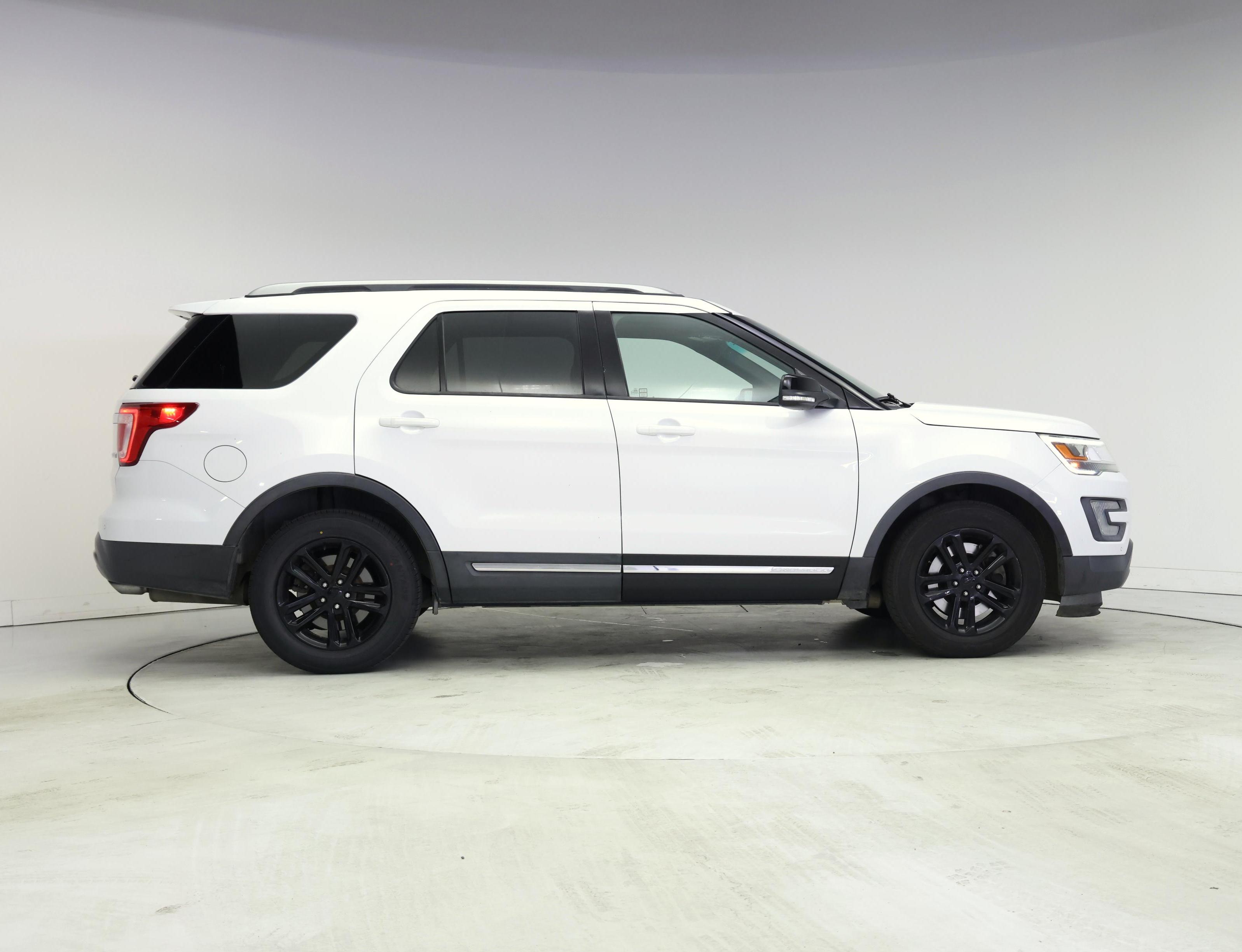 Thumbnail: 2017 Ford Explorer - 7