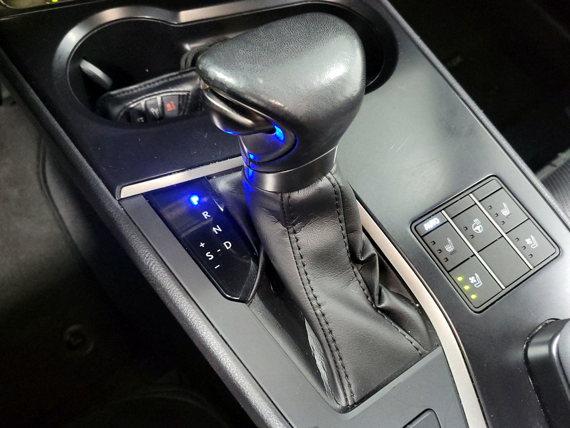 Thumbnail: 2023 Lexus UX - 15
