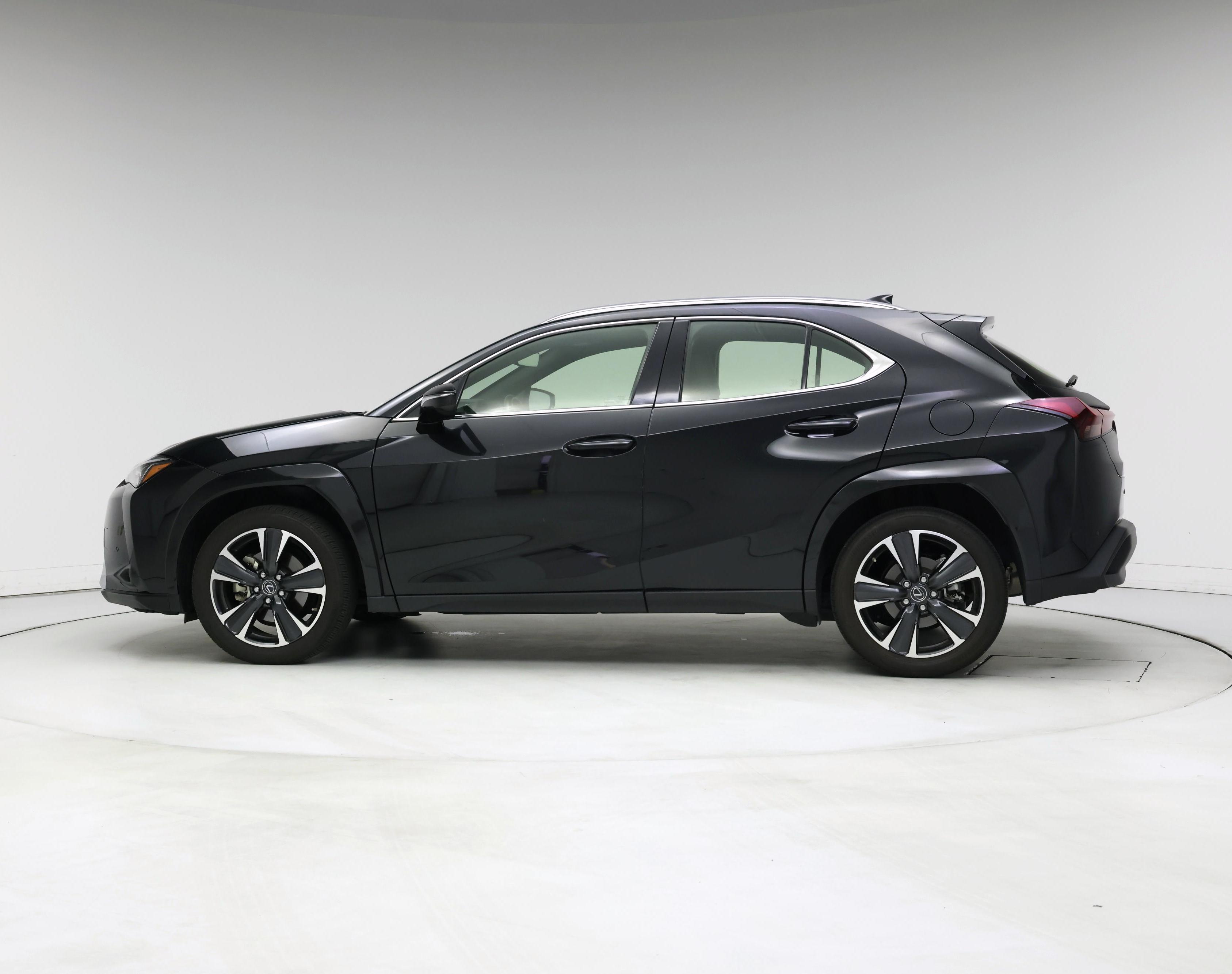 Thumbnail: 2023 Lexus UX - 3