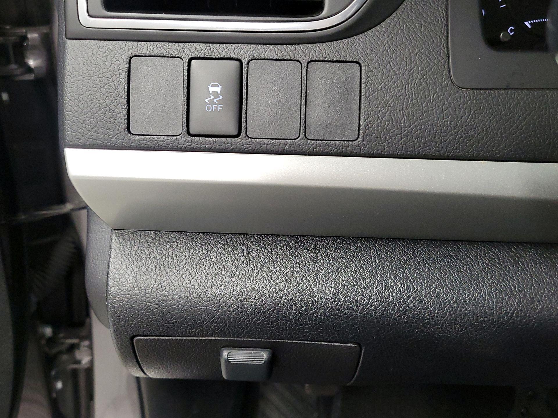 Thumbnail: 2016 Toyota Camry - 13