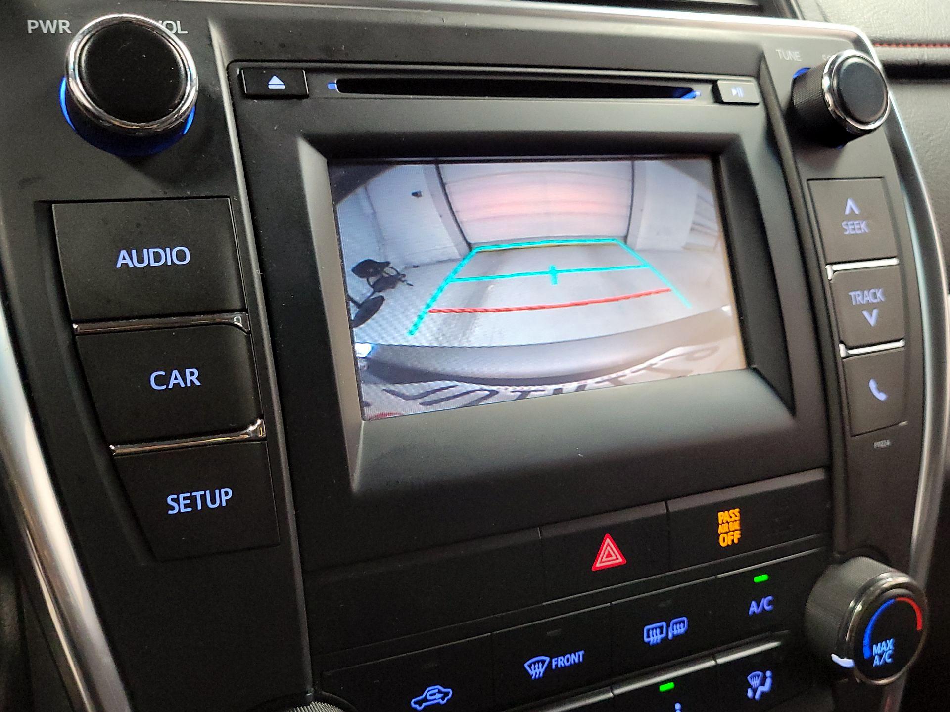 Thumbnail: 2016 Toyota Camry - 14