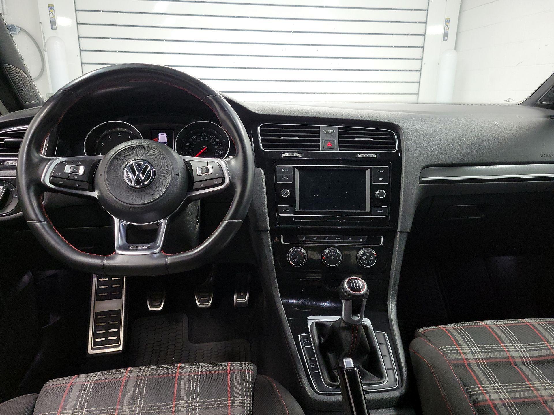 Thumbnail: 2021 Volkswagen Golf - 9