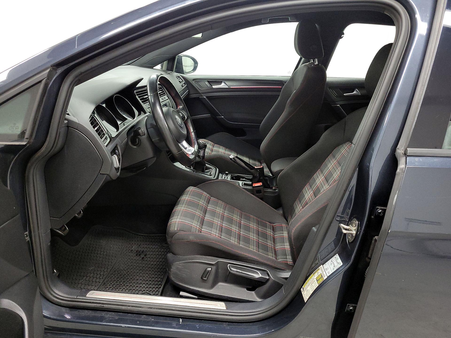 Thumbnail: 2021 Volkswagen Golf - 11