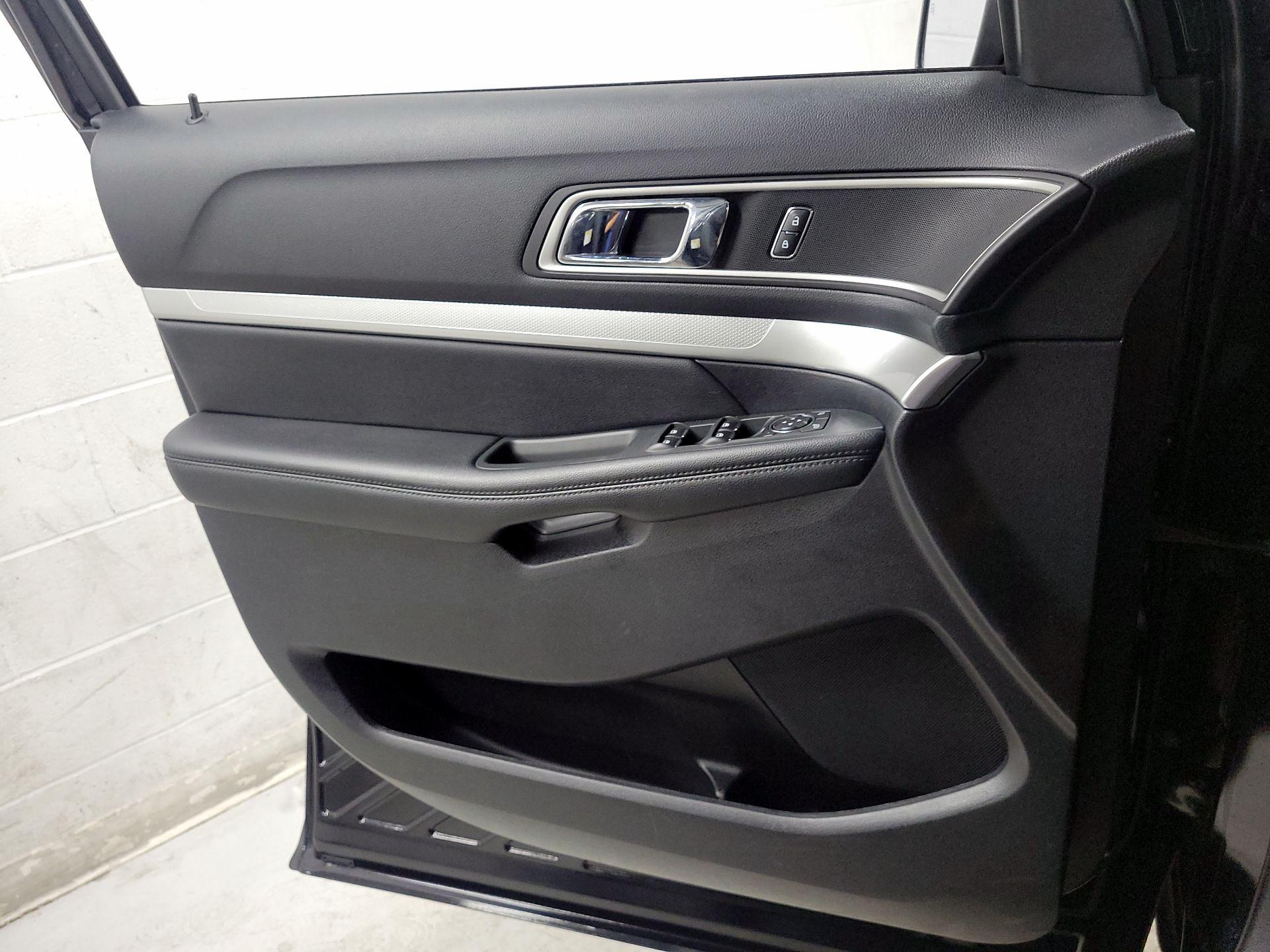 Thumbnail: 2016 Ford Explorer - 12