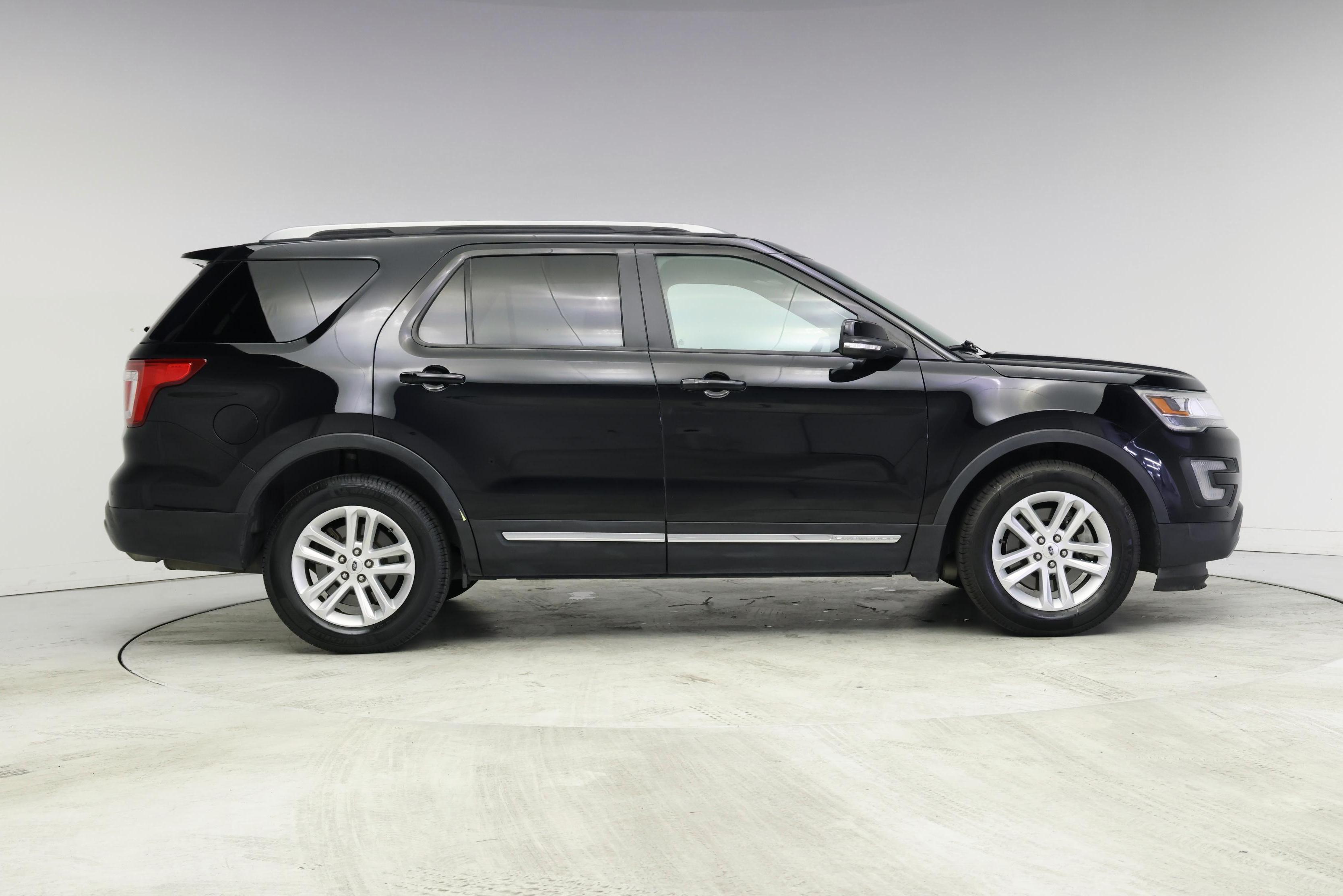 Thumbnail: 2016 Ford Explorer - 7