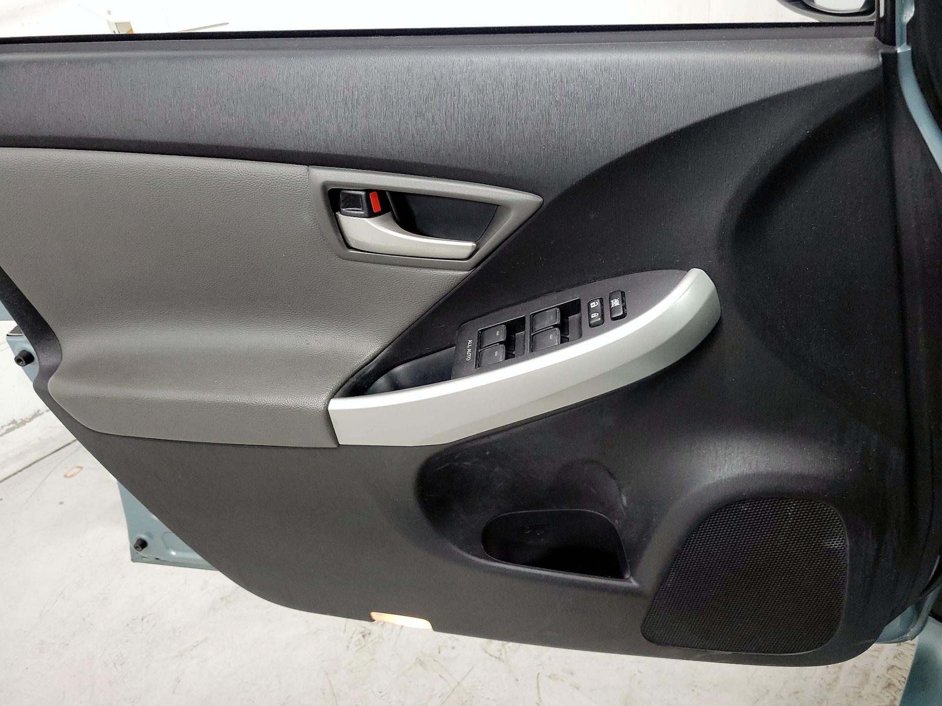 Thumbnail: 2014 Toyota Prius - 12