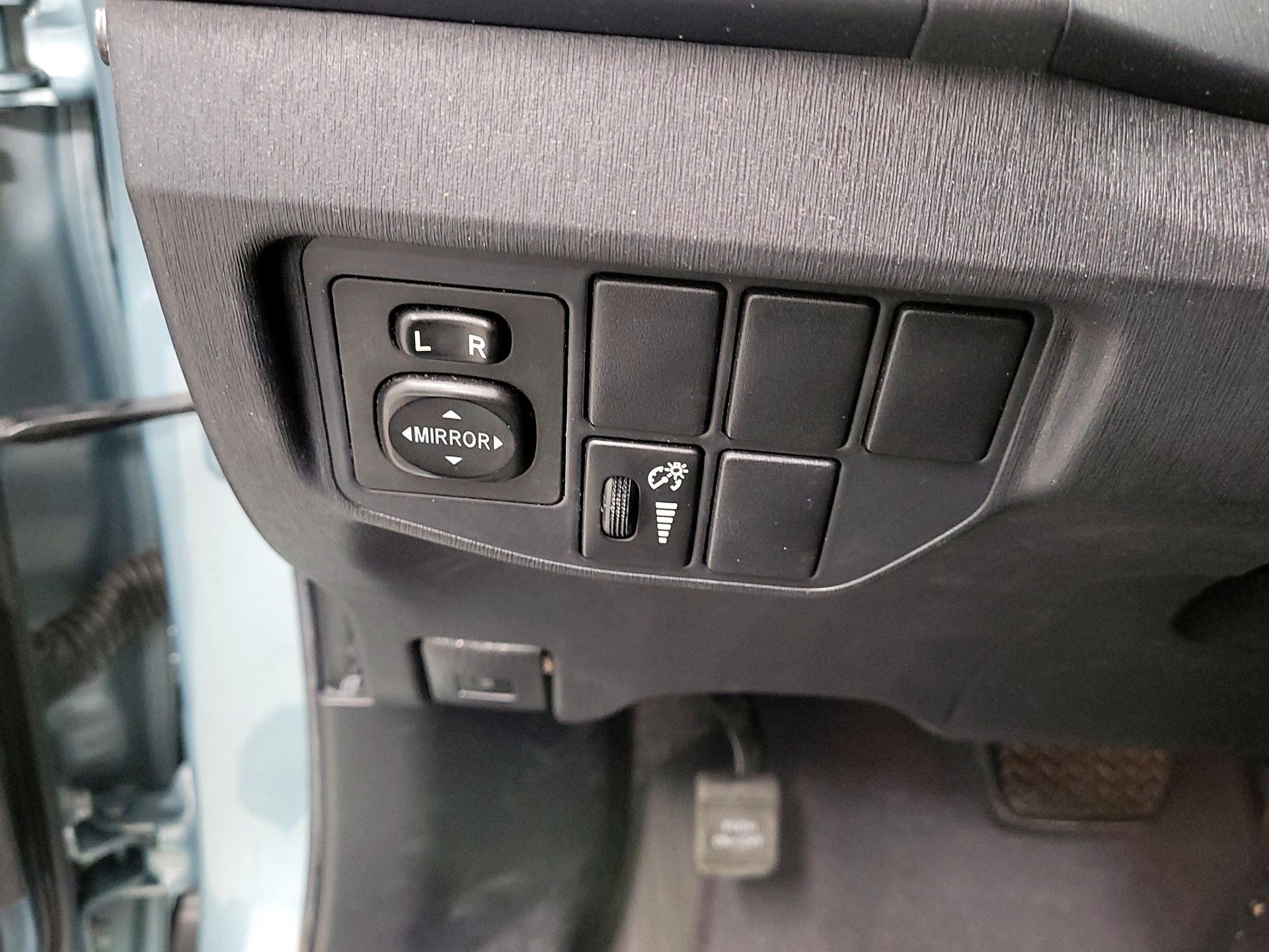 Thumbnail: 2014 Toyota Prius - 13