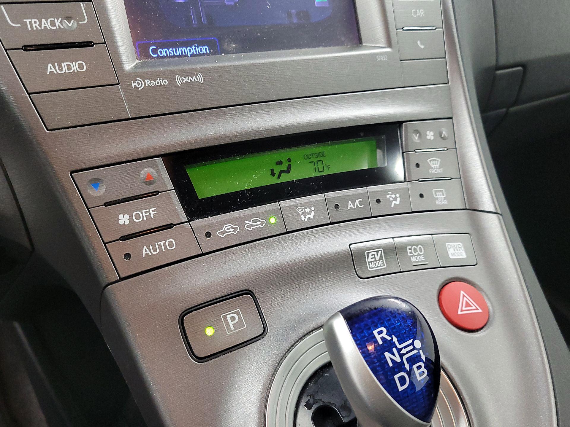 Thumbnail: 2014 Toyota Prius - 16