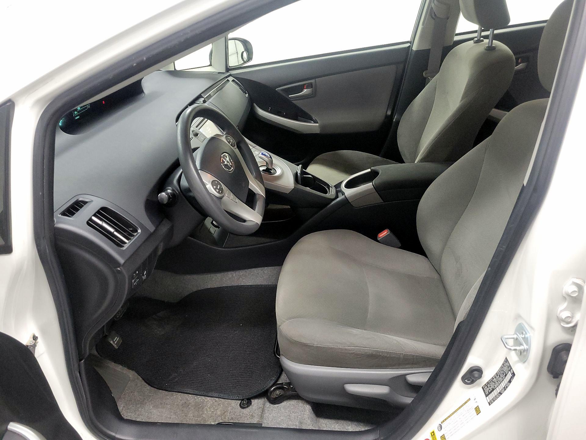 Thumbnail: 2015 Toyota Prius - 11