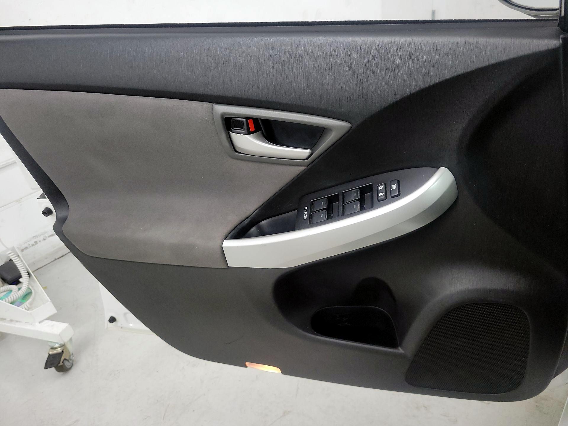 Thumbnail: 2015 Toyota Prius - 12
