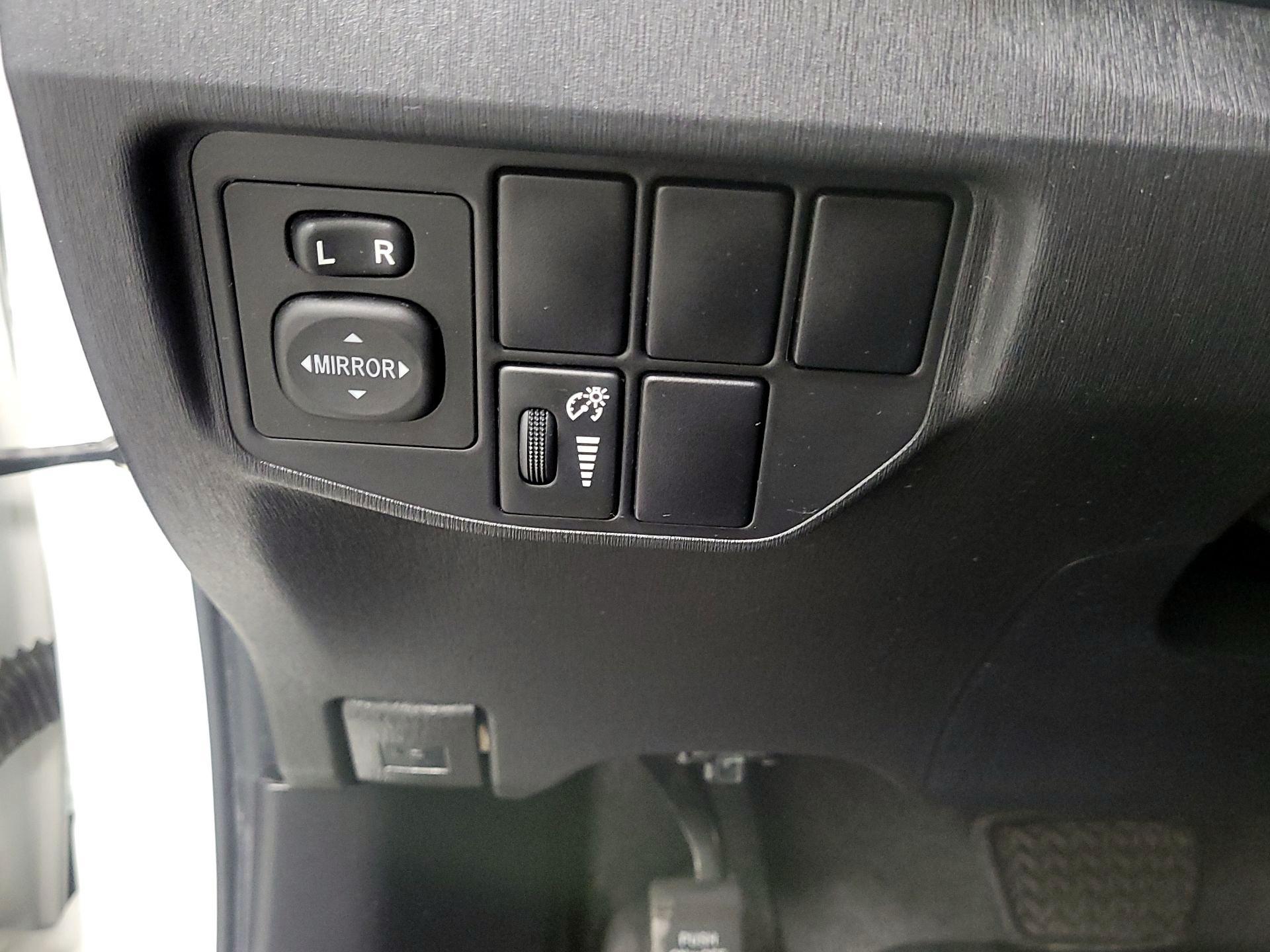 Thumbnail: 2015 Toyota Prius - 13
